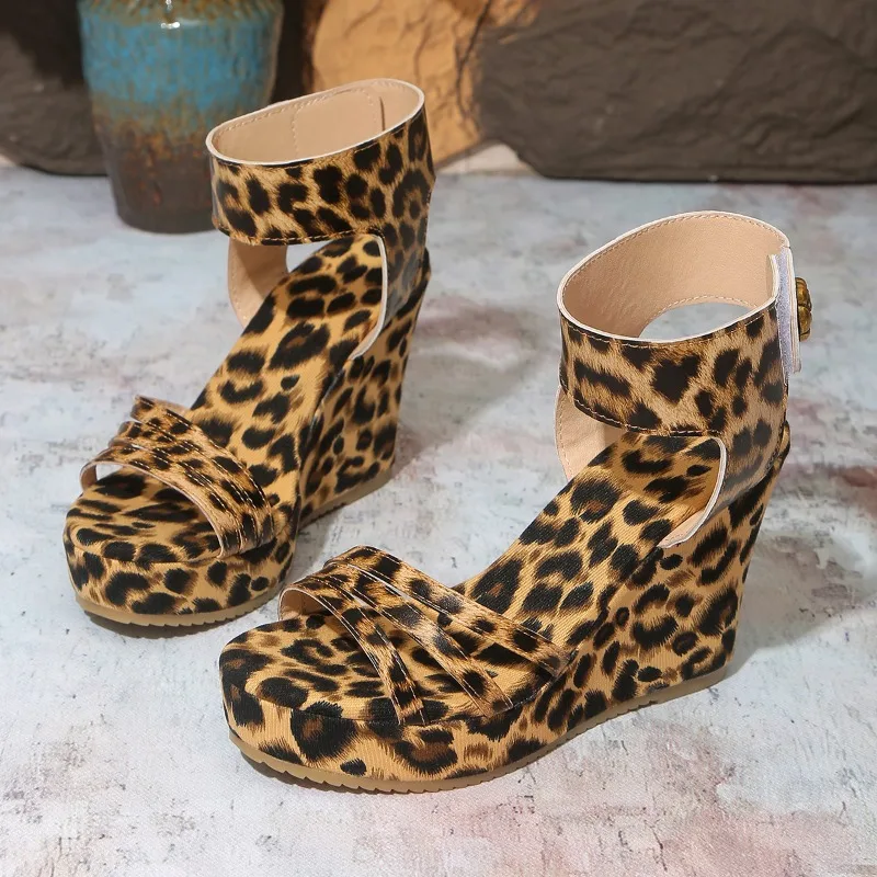 Summer New Super High Heel Wedge Platform Temperament Versatile Sexy Leopard Print Comfortable Suede Women's Sandals
Summer New Super High Heel Wedge Platform Temperament Versatile Sexy Leopard Print Comfortable Suede Women's Sandals