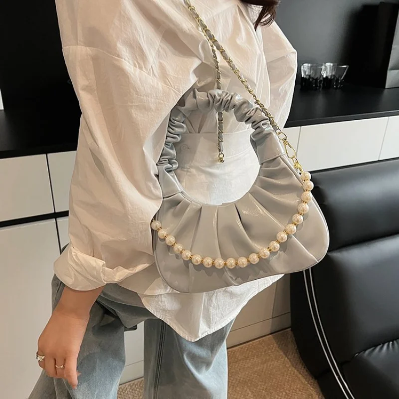 Top-Tier Women's Handbag Made Of Cowhide Leather Boasting Trendy Switzerland Vintage Neat Spacious Daily Look
Top-Tier Women's Handbag Made Of Cowhide Leather Boasting Trendy Switzerland Vintage Neat Spacious Daily Look