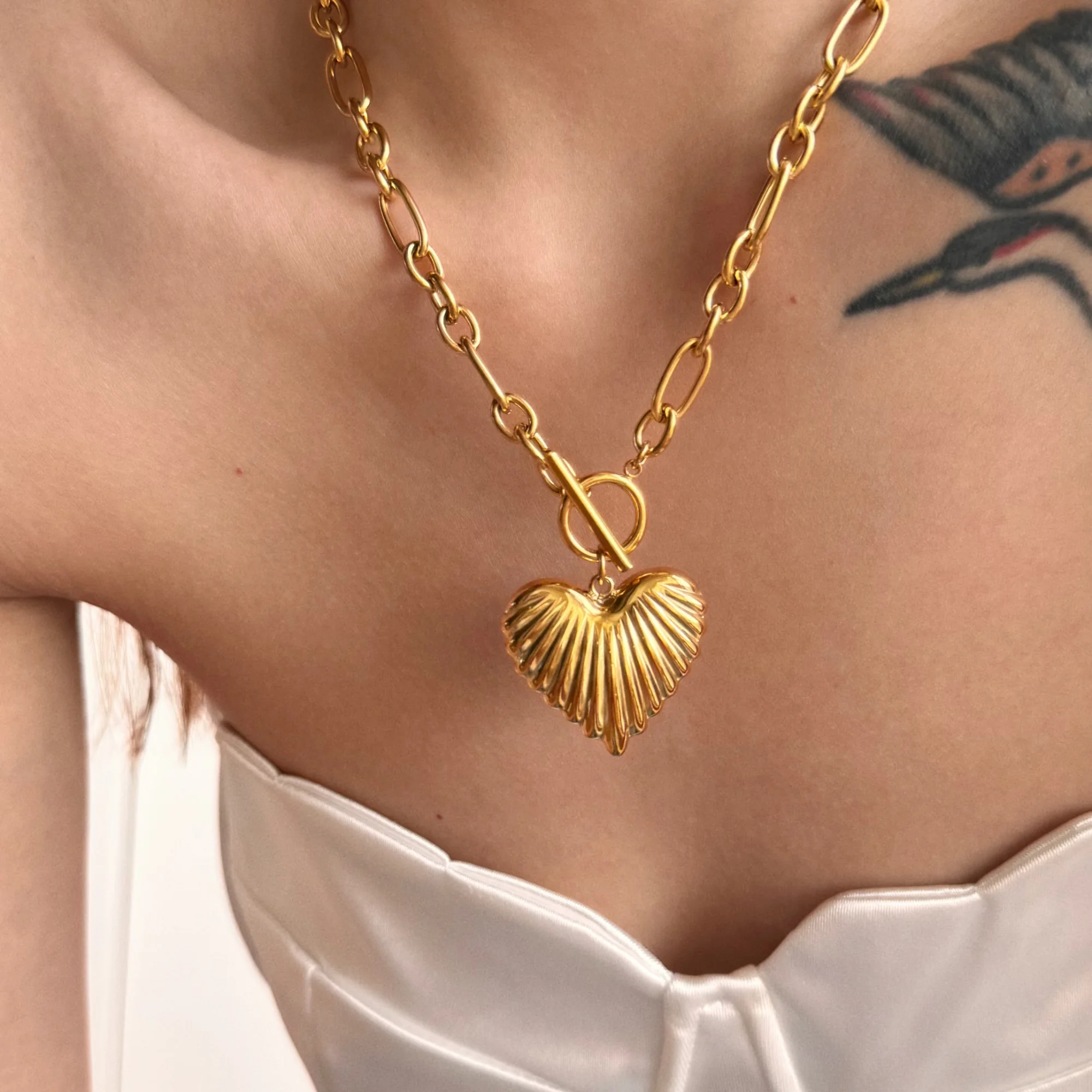 DASEIN New Ins Trendy 18k Gold Plated Vintage Chunky Roman Ot Chain Love Heart Pendant Necklace Stainless Steel Dress Jewelry
DASEIN New Ins Trendy 18k Gold Plated Vintage Chunky Roman Ot Chain Love Heart Pendant Necklace Stainless Steel Dress Jewelry