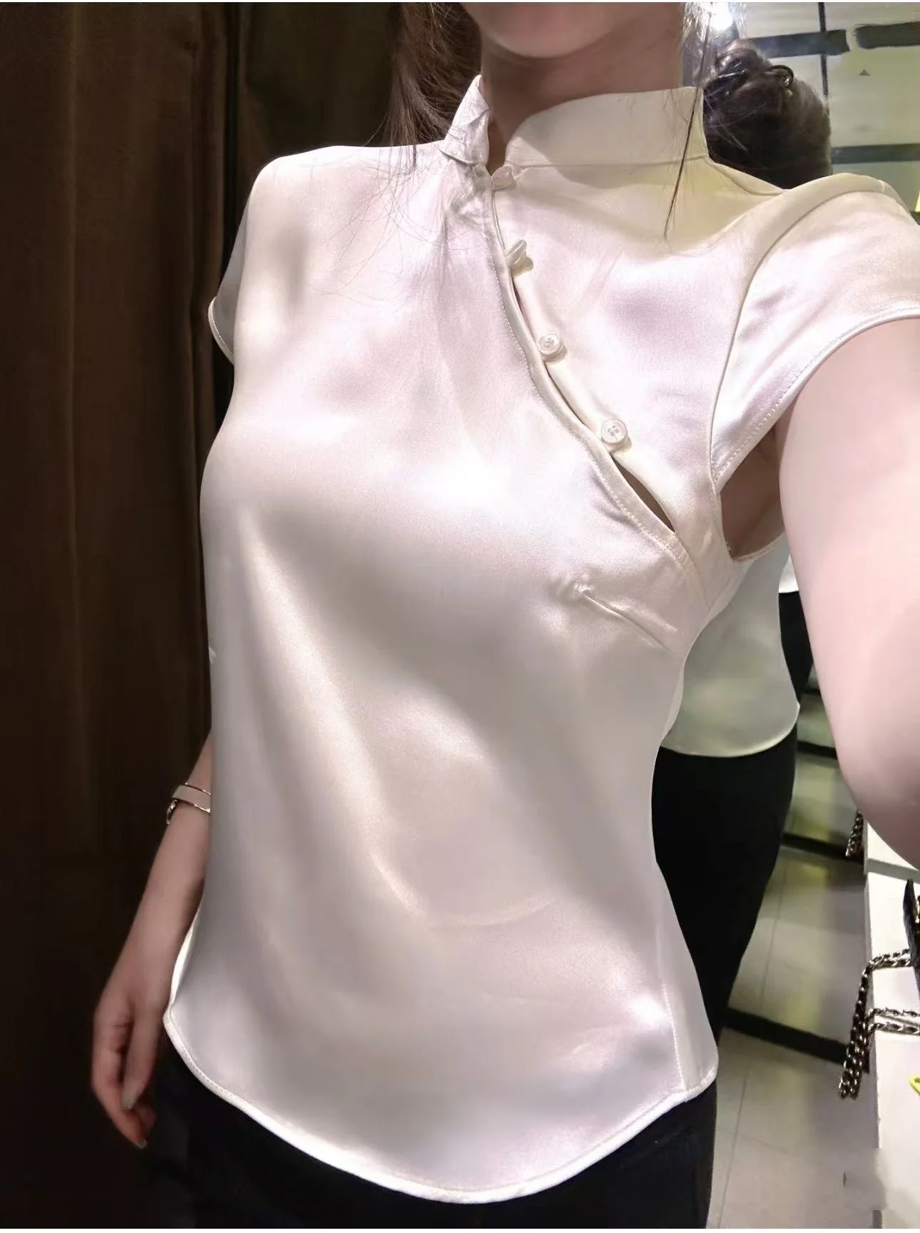 New 2026 Summer Chinese Style Retro Silk Satin Feel Button up Shirt Women's Top Slim Fit Short Sleeve Stand Collar Streetwear
New 2026 Summer Chinese Style Retro Silk Satin Feel Button up Shirt Women's Top Slim Fit Short Sleeve Stand Collar Streetwear
