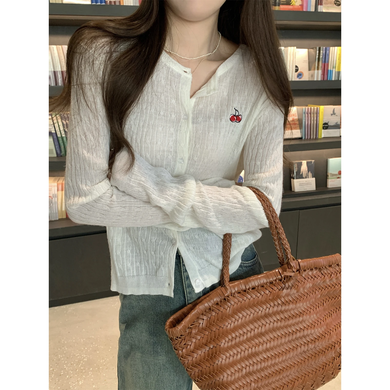 Early Spring Thin Knitted Twisted Cardigan Women's High-End Lazy Embroidered Loose Fragrance Style Jacket Top
Early Spring Thin Knitted Twisted Cardigan Women's High-End Lazy Embroidered Loose Fragrance Style Jacket Top