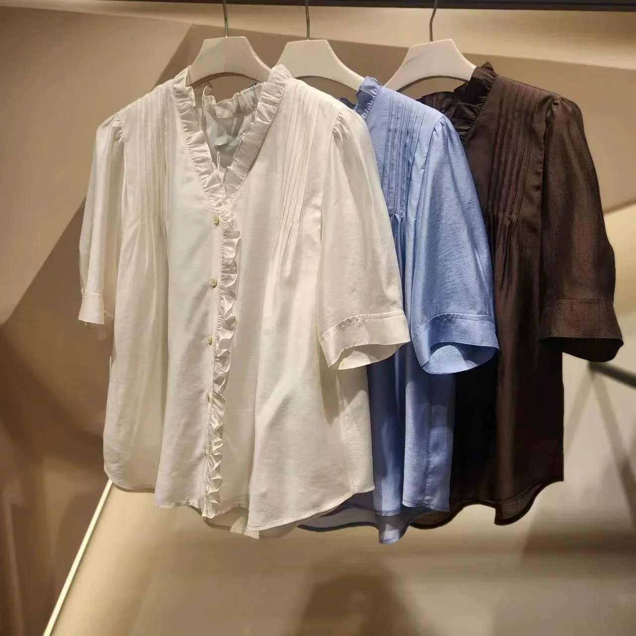 Korean Sle Sweet Sle irt V Ne Pleated Commute Sweet Match Slimming Top Small irt Korean Sle Pure Color Button up
Korean Sle Sweet Sle irt V Ne Pleated Commute Sweet Match Slimming Top Small irt Korean Sle Pure Color Button up