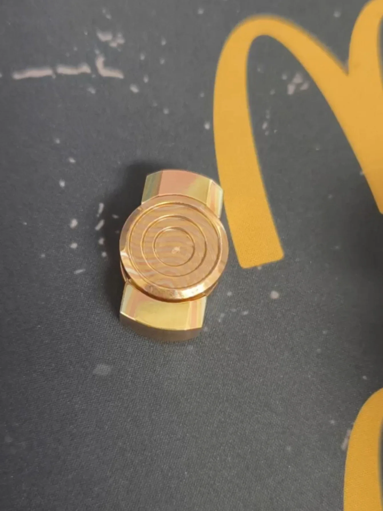 Mod fingertip gyroscope mini copper horse polished material
Mod fingertip gyroscope mini copper horse polished material