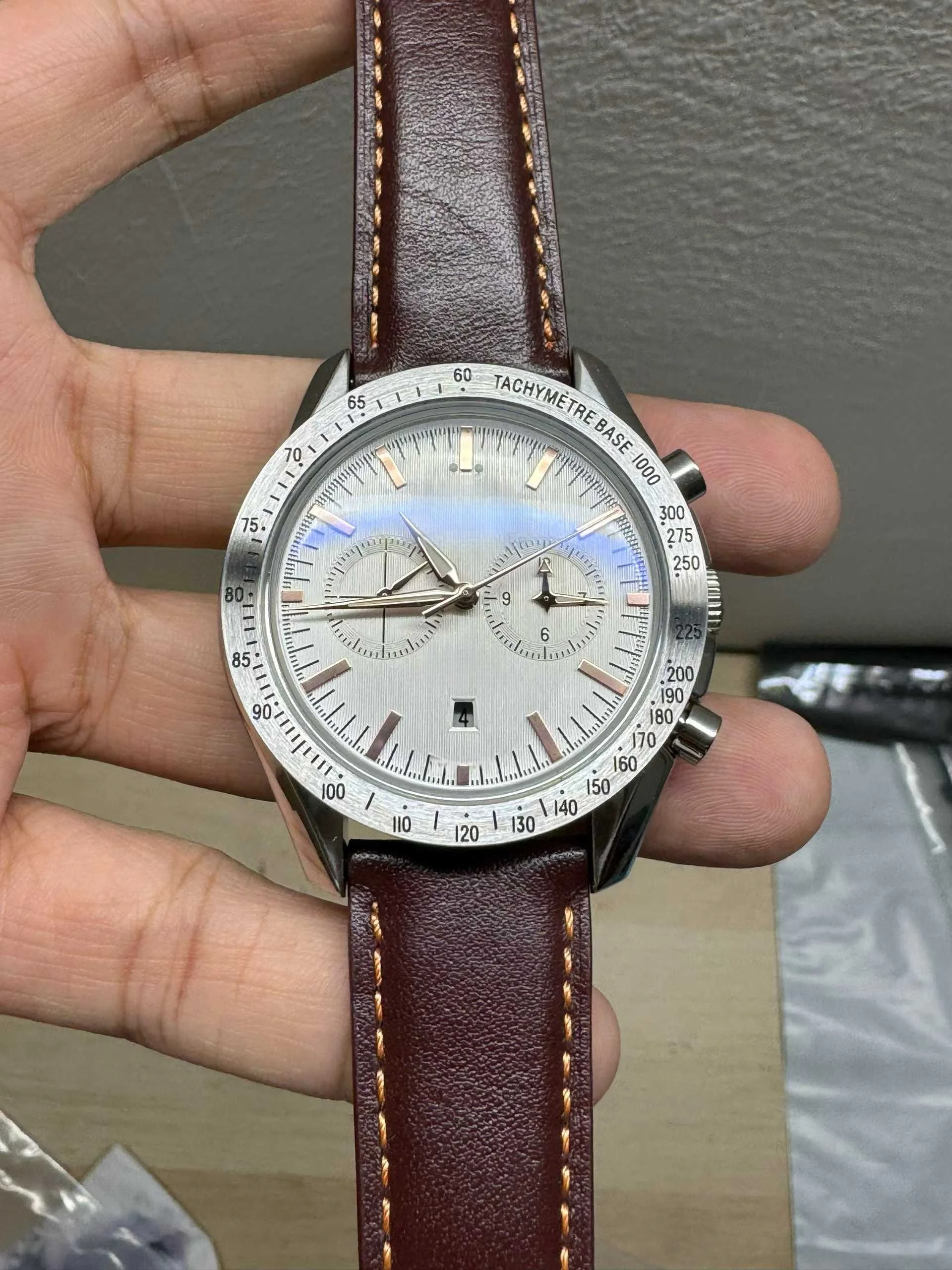 Men's Mechanical Watch, 42mm Large Dial, 3 Sub-dials and 6 Hands, Multi-Function, with Date Display, Choice of Stainless Steel or Leather Strap, Casual and Business Style
Men's Mechanical Watch, 42mm Large Dial, 3 Sub-dials and 6 Hands, Multi-Function, with Date Display, Choice of Stainless Steel or Leather Strap, Casual and Business Style