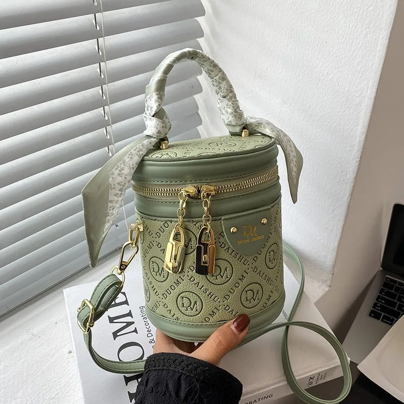 Ladies Bag 2025 New Spring And Summer High-grade Niche Cylindrical Handbag Bucket Bag Joker Messenger Bag Large-capacity Commute
Ladies Bag 2025 New Spring And Summer High-grade Niche Cylindrical Handbag Bucket Bag Joker Messenger Bag Large-capacity Commute
