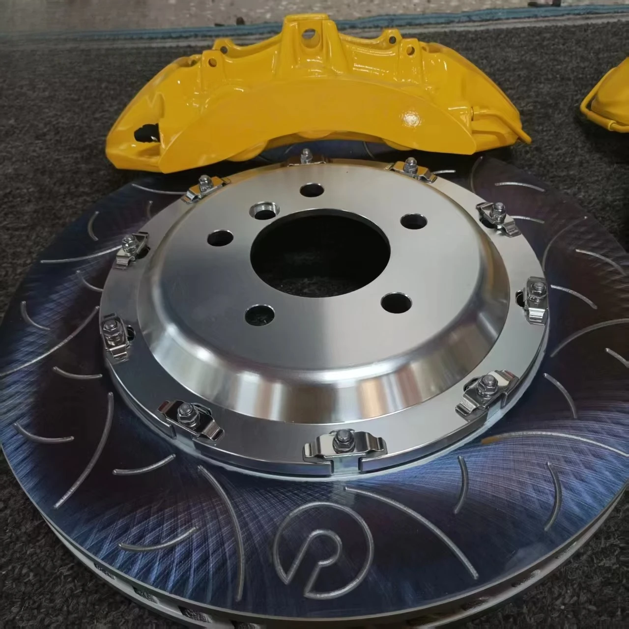 18 Inch V6 6 Pot Performance Brake Calipers Sport Brake System Kit for Infiniti Q50 F15 W211 Supra A90 Innova
18 Inch V6 6 Pot Performance Brake Calipers Sport Brake System Kit for Infiniti Q50 F15 W211 Supra A90 Innova