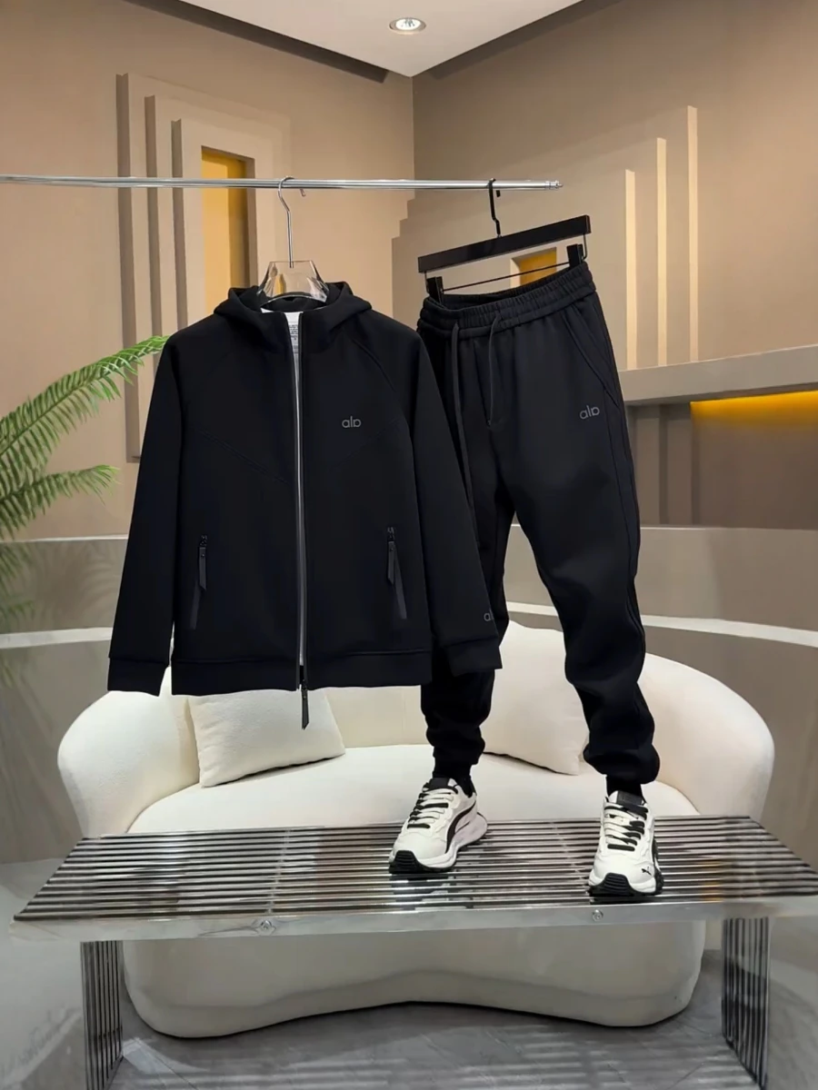 Модный простой мужской комплект: толстовка на молнии с капюшоном и спортивные брюки. Повседневная спортивная одежда. Новинка осени. Длинный рукав, длинные брюки. Для молодежи.
Модный простой мужской комплект: толстовка на молнии с капюшоном и спортивные брюки. Повседневная спортивная одежда. Новинка осени. Длинный рукав, длинные брюки. Для молодежи.