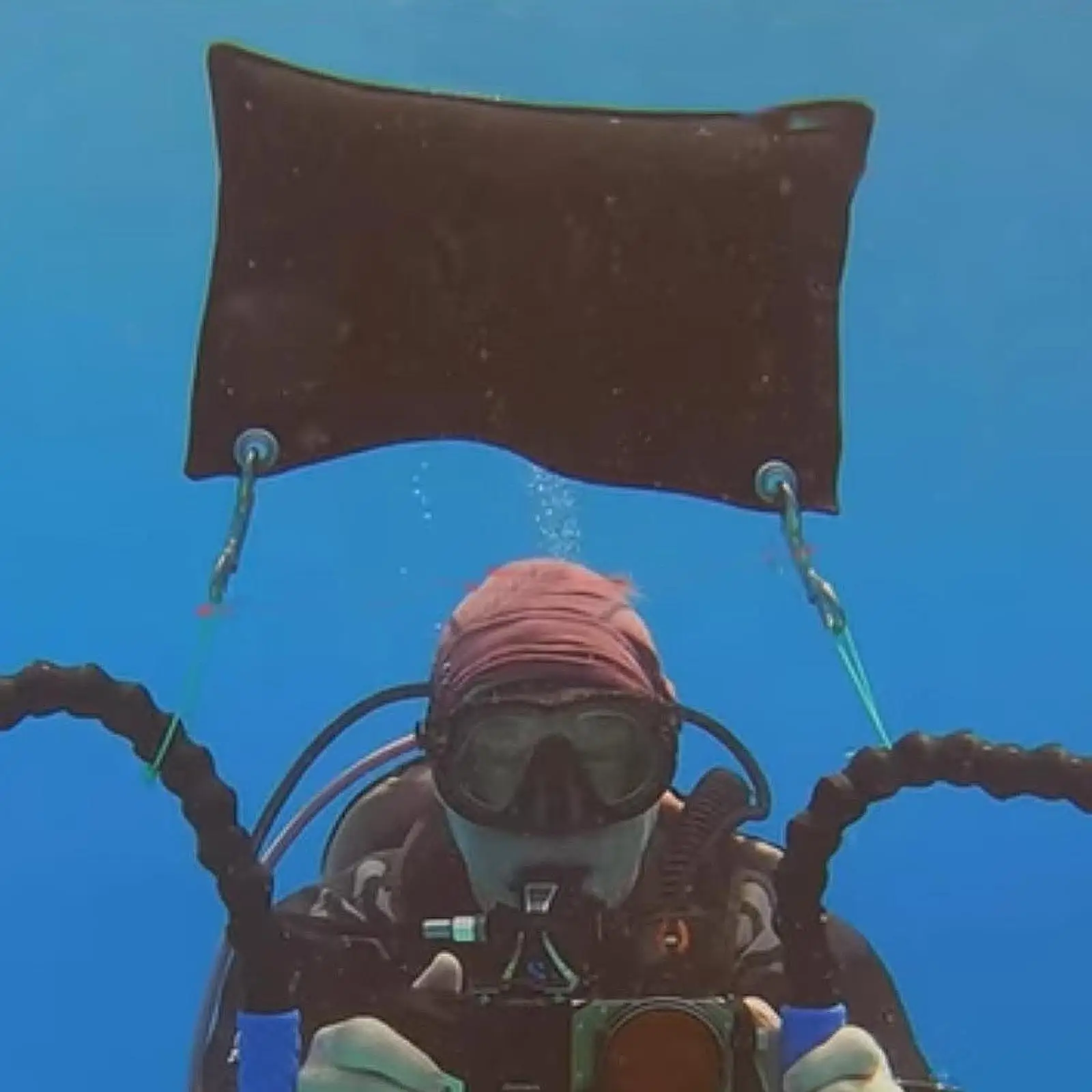 Diving Buoyancy Bag, with Double Headed Hook,Sturdy , Portable Compact with Deflation Valve for Diving Fishing
Diving Buoyancy Bag, with Double Headed Hook,Sturdy , Portable Compact with Deflation Valve for Diving Fishing