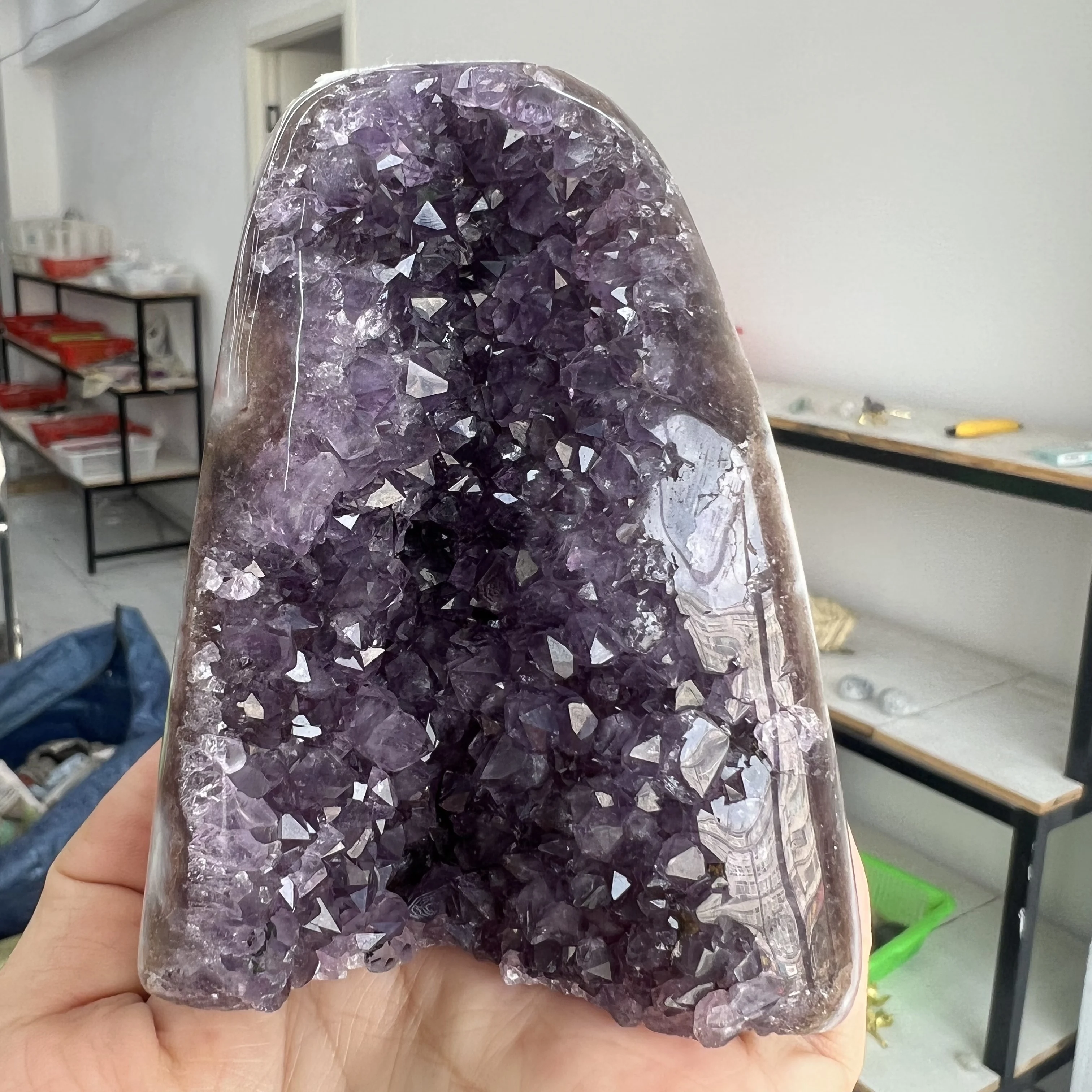 566g 9.5cm Natural Uruguay Dream Amethyst Quartz Crystal Cluster stand
566g 9.5cm Natural Uruguay Dream Amethyst Quartz Crystal Cluster stand