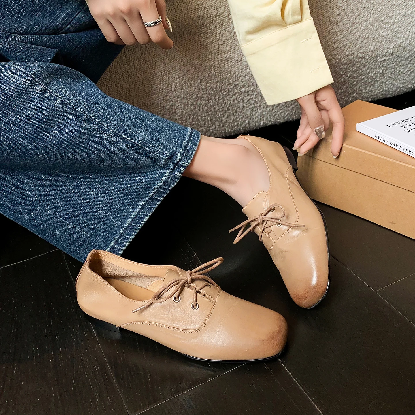Fashion Women Loafers Flats Heels Genuine Leather Round Toe Trainers Lace-up Zapatillas Outdoors Casual Women Shoes Size 34-42
Fashion Women Loafers Flats Heels Genuine Leather Round Toe Trainers Lace-up Zapatillas Outdoors Casual Women Shoes Size 34-42