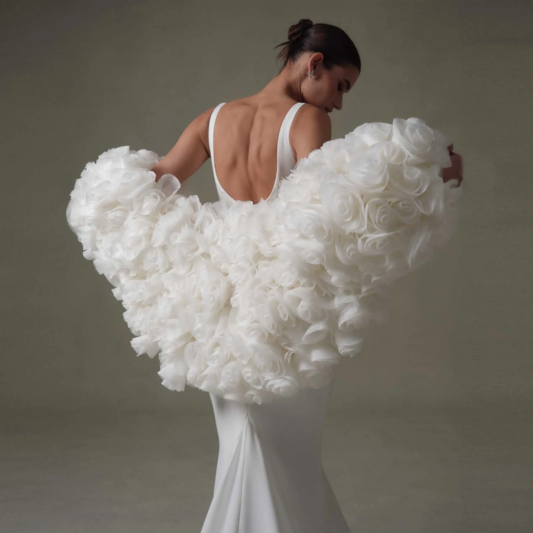 Red Carpet Cape Volumetric Floral Organza Wedding Cape 3D Flowers Bridal Wraps Couture Detachable Cape Shawl Clock Photoshoot
Red Carpet Cape Volumetric Floral Organza Wedding Cape 3D Flowers Bridal Wraps Couture Detachable Cape Shawl Clock Photoshoot