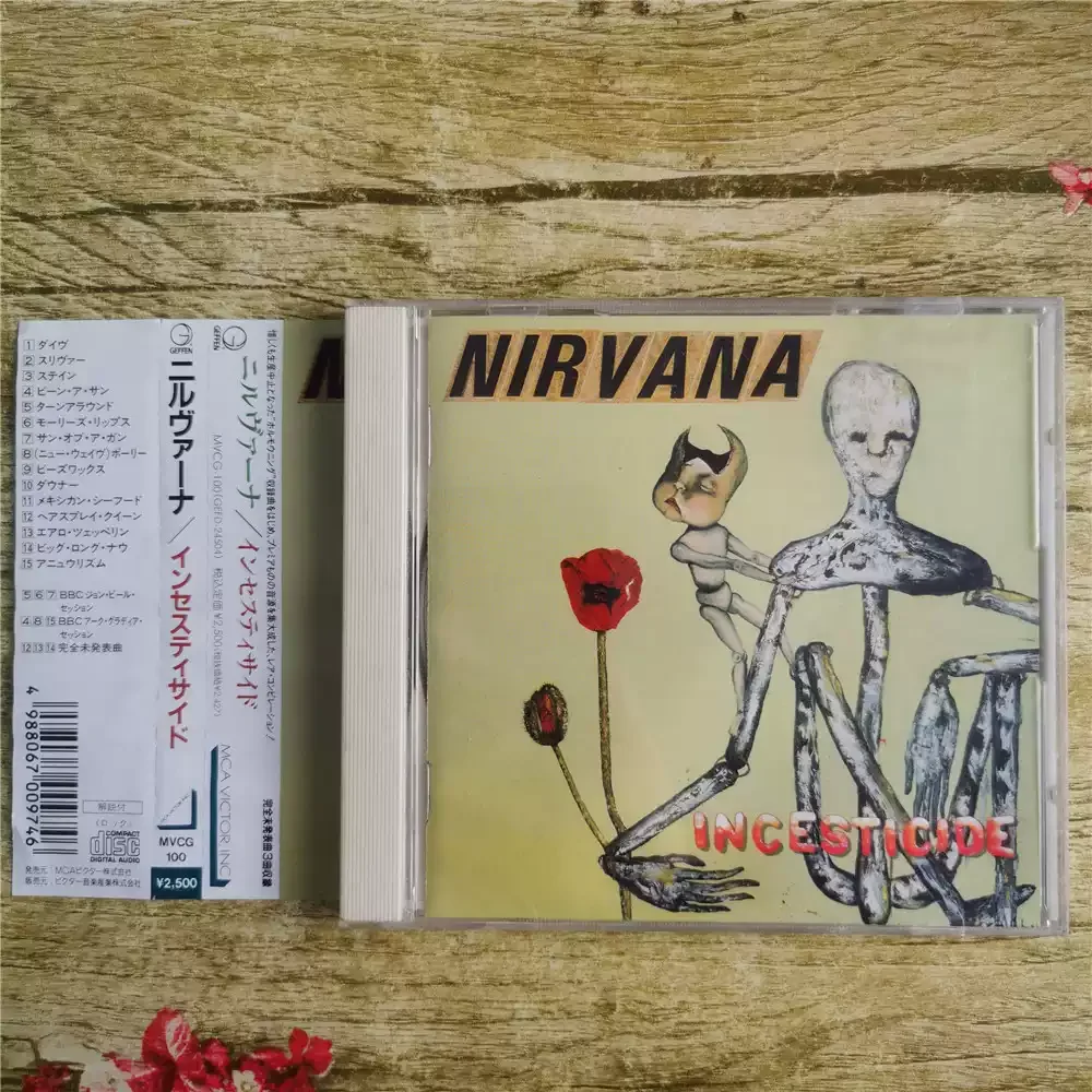 CD Nirvana Incesticide: сборник B-треков, демонстрационных записей и раритетов 1992 года, выпущенный Geffen Records.
CD Nirvana Incesticide: сборник B-треков, демонстрационных записей и раритетов 1992 года, выпущенный Geffen Records.