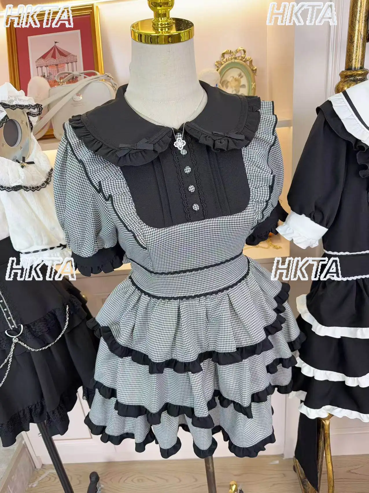 Japanese Lolita Cute Doll Collar Petal Short Sleeve Dress High Waist Pleated Sweet Lace Up Plaid Cake Black Short Dresses Women
Japanese Lolita Cute Doll Collar Petal Short Sleeve Dress High Waist Pleated Sweet Lace Up Plaid Cake Black Short Dresses Women