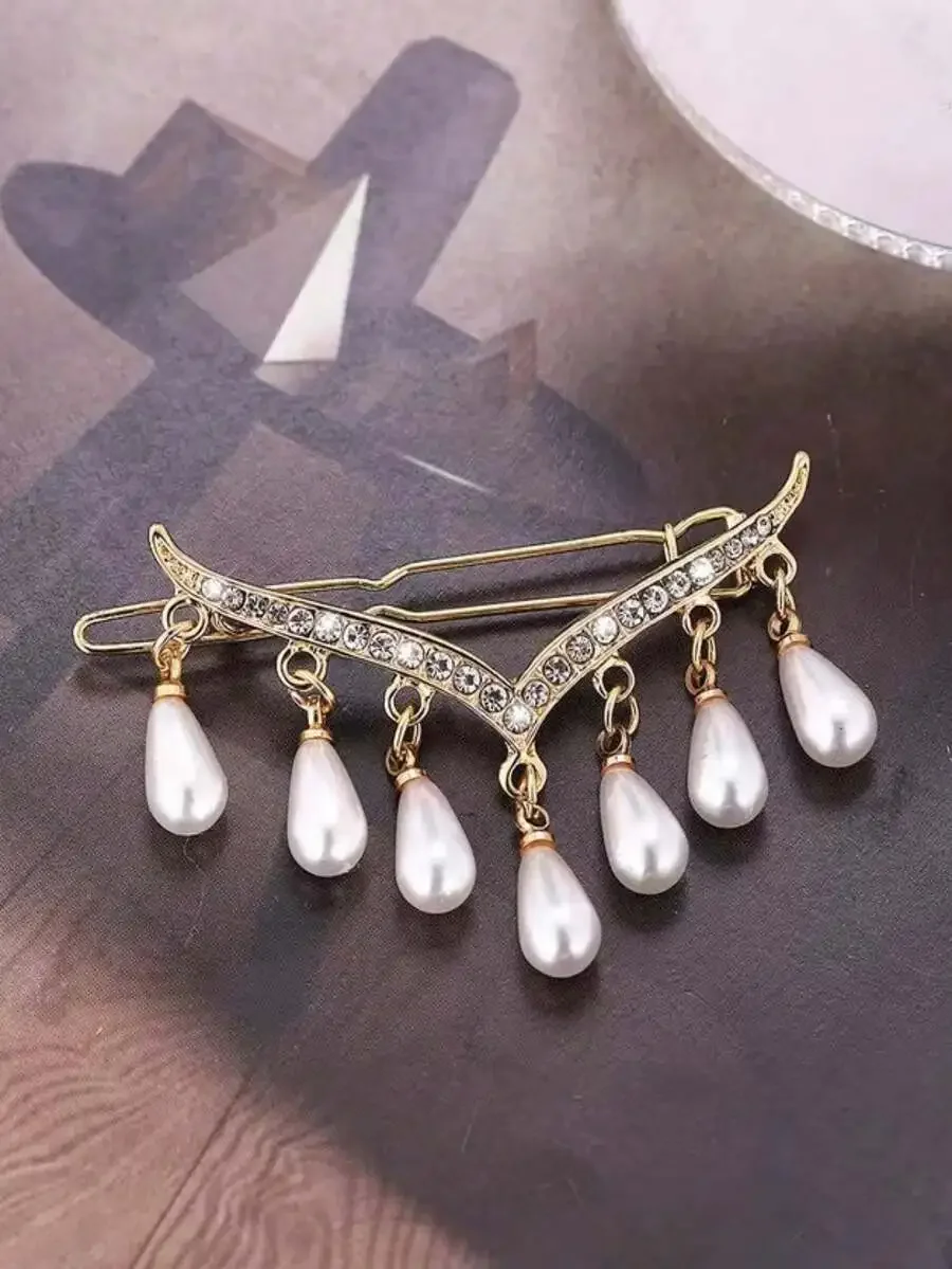 V-Shape Rhinestone Faux Pearl Hair Clip Barrette For Women
V-Shape Rhinestone Faux Pearl Hair Clip Barrette For Women