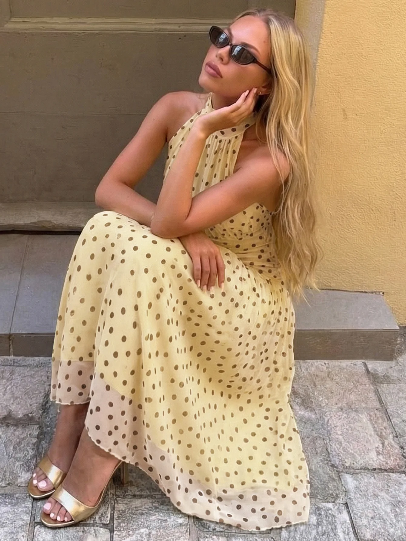 Women Fashion Polka Dot Yellow Vacation Dress 2026 Summer Lady Halter Off Shoulder Backless Tunics Long Party Dresses Streetwear
Women Fashion Polka Dot Yellow Vacation Dress 2026 Summer Lady Halter Off Shoulder Backless Tunics Long Party Dresses Streetwear