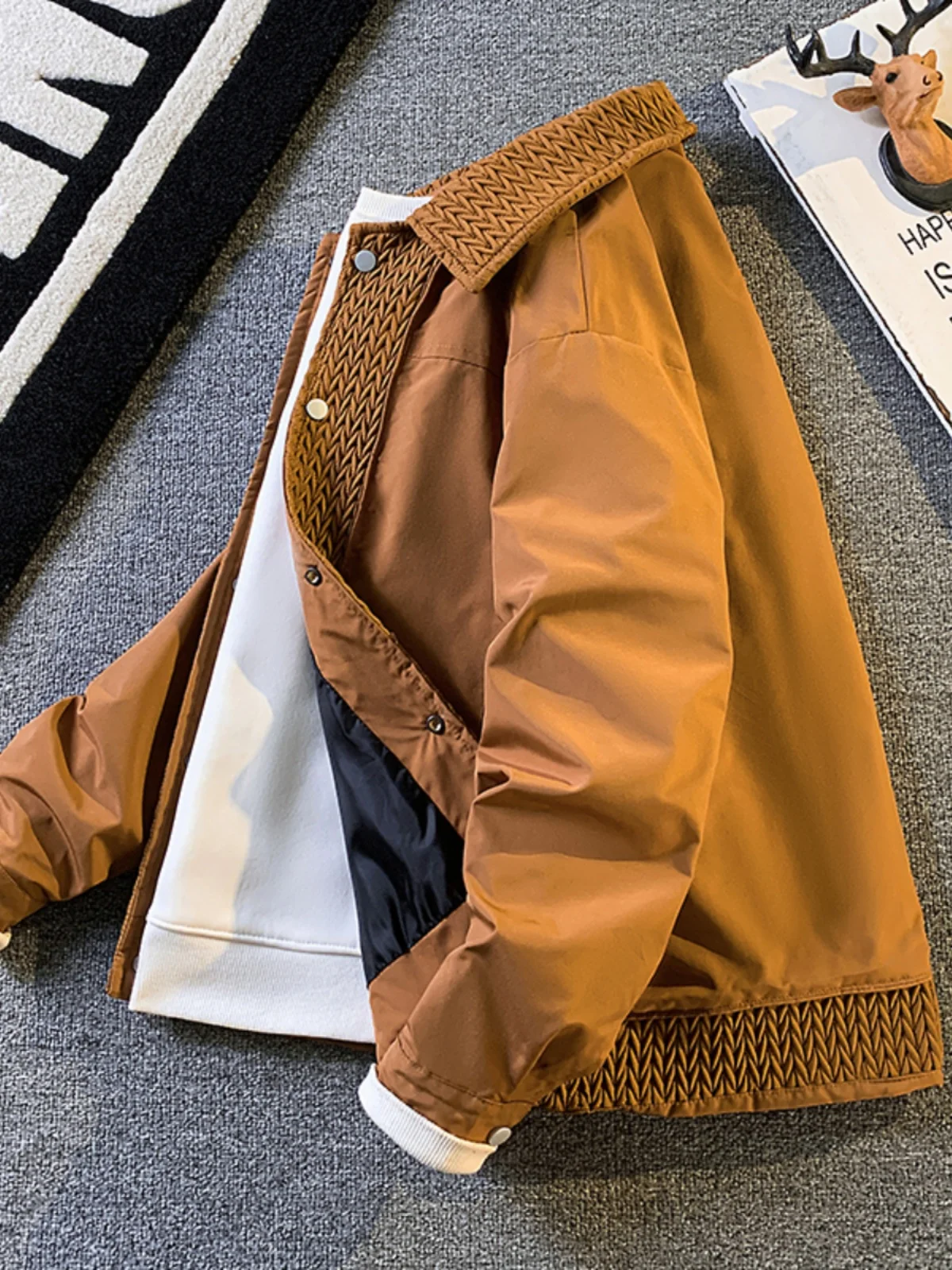 Мужская повседневная куртка-бомбер в американском стиле, свободного кроя, осенне-зимняя, молодежная, трендовая верхняя одежда
Мужская повседневная куртка-бомбер в американском стиле, свободного кроя, осенне-зимняя, молодежная, трендовая верхняя одежда