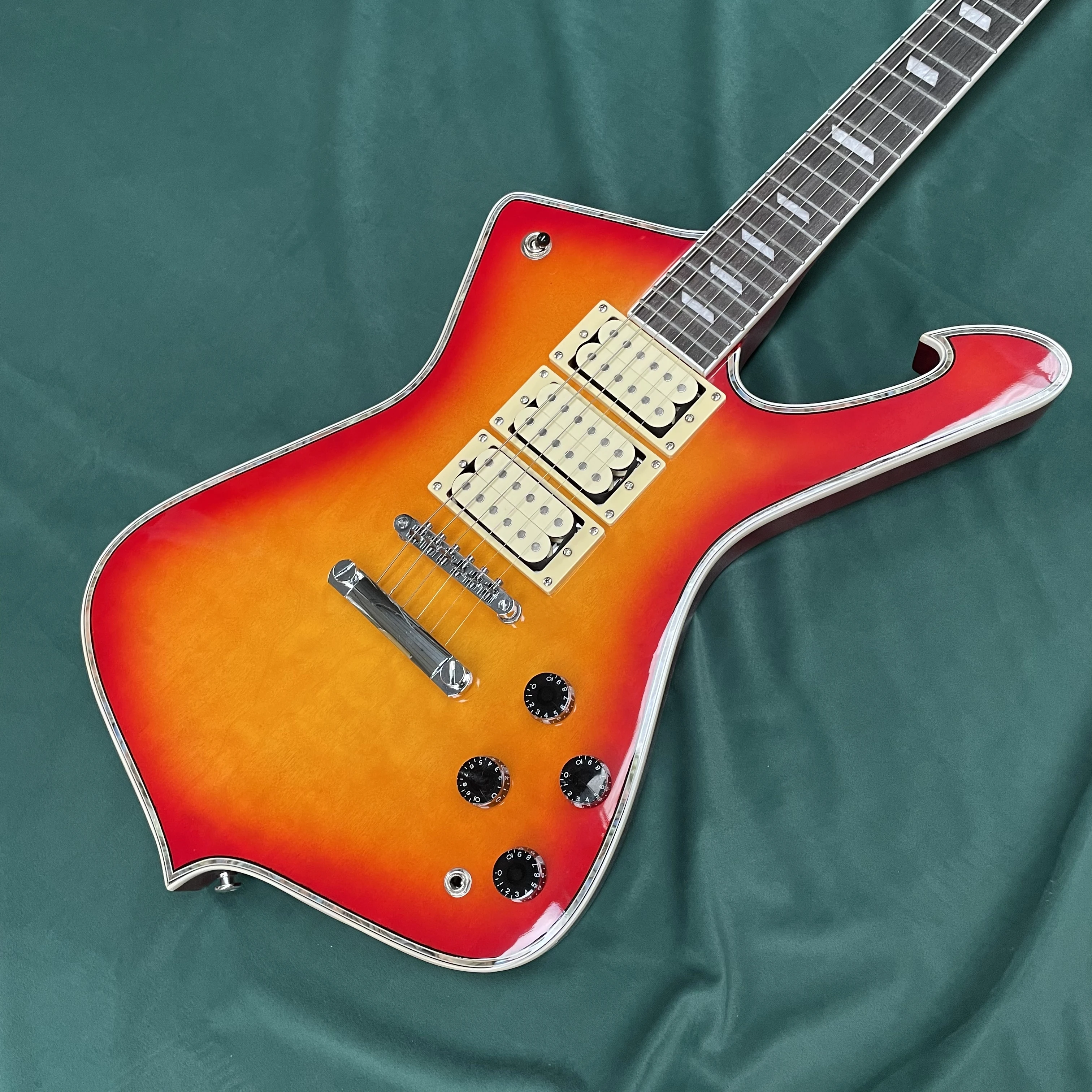 6-string electricguitar with an asymmetrical mahogany body and rosewood fingerboard guitars,vintage rock-style electric guitarra
6-string electricguitar with an asymmetrical mahogany body and rosewood fingerboard guitars,vintage rock-style electric guitarra