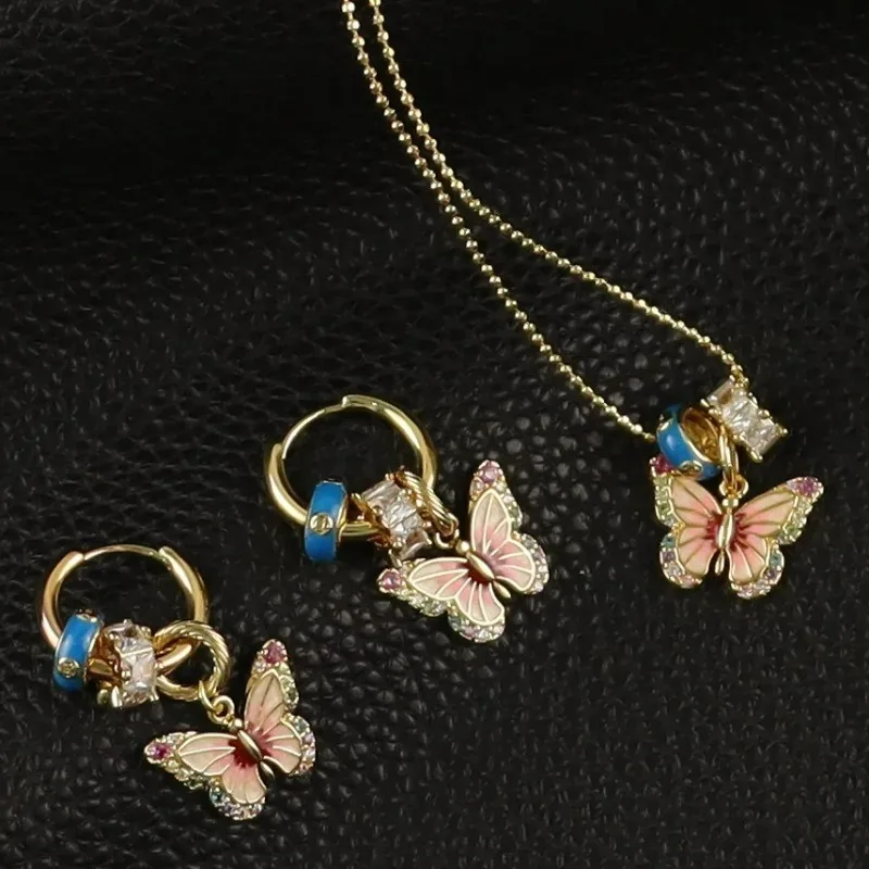 French Style Oil Painting Unique Design Butterfly Hoop Earring Necklace Retro Hong Kong Style High-end Temperament Ear Buckle
French Style Oil Painting Unique Design Butterfly Hoop Earring Necklace Retro Hong Kong Style High-end Temperament Ear Buckle