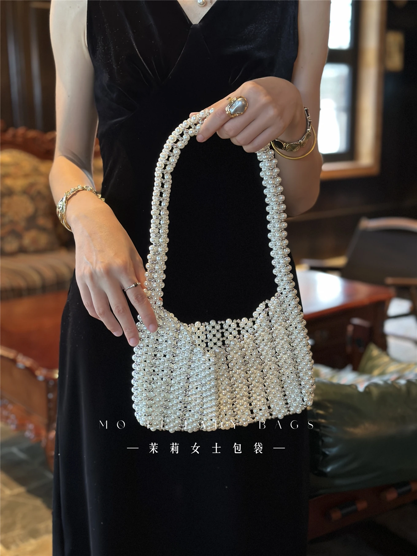 2026 Summer Handbag Pearl Rhinestone Small Beaded Clutch Underarm Bag for Women Open Top Style No Brand Registered Trademark
2026 Summer Handbag Pearl Rhinestone Small Beaded Clutch Underarm Bag for Women Open Top Style No Brand Registered Trademark