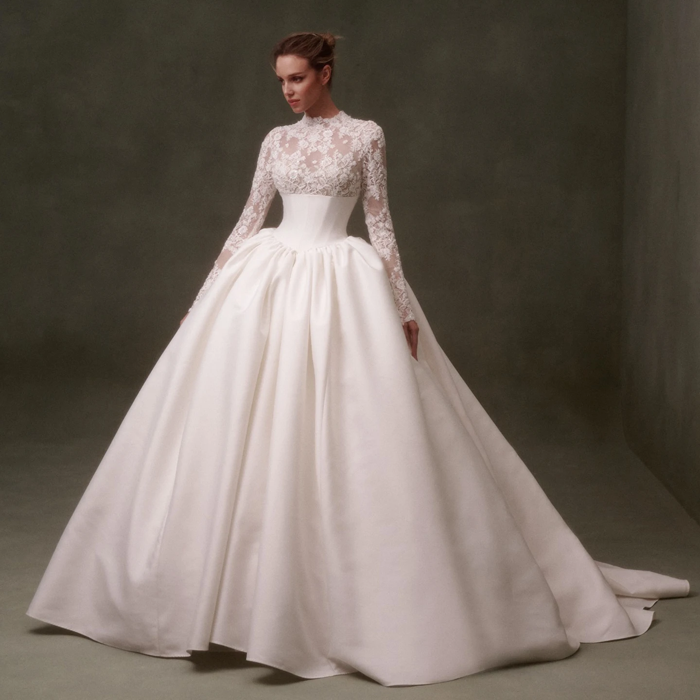 Sharon Said Elegant Vestido De Novia Off White Wedding Dress 2025 High-neck Ball Gown Princess Satin Bride Gown SW075 Customized
Sharon Said Elegant Vestido De Novia Off White Wedding Dress 2025 High-neck Ball Gown Princess Satin Bride Gown SW075 Customized