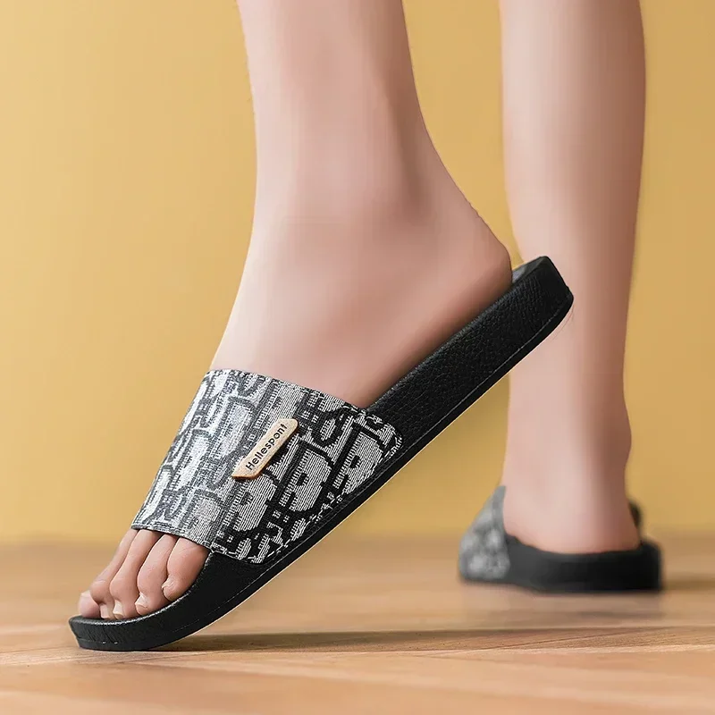 Fashionable, Niche and Unique Summer Men's Large-sized Ultra-light, Quick-drying and Anti-slip High-quality Casual Slippers
Fashionable, Niche and Unique Summer Men's Large-sized Ultra-light, Quick-drying and Anti-slip High-quality Casual Slippers