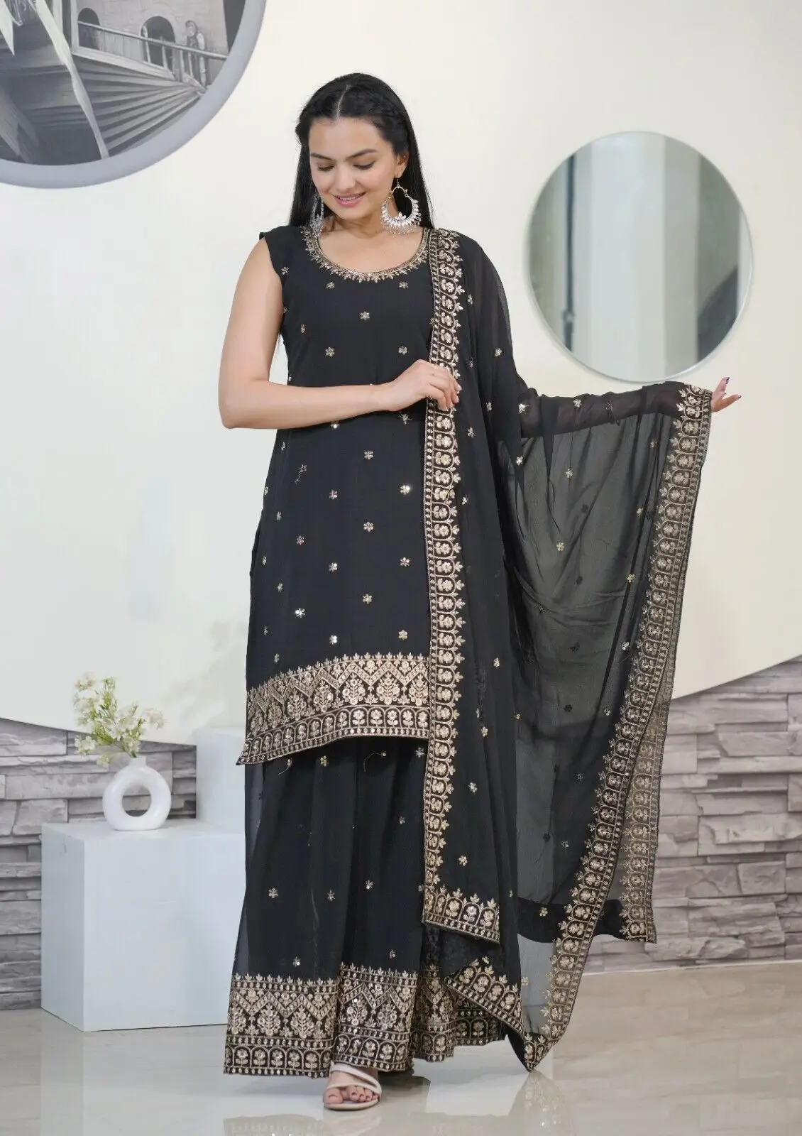 Комплекты Salwar Kameez Черный индийский этнический костюм без рукавов с круглым вырезом и принтом
Комплекты Salwar Kameez Черный индийский этнический костюм без рукавов с круглым вырезом и принтом