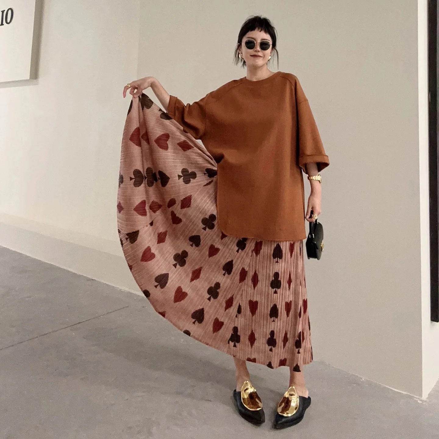 Miyake Pleated 2025 New Autumn Senior Sense of Lazy Wind Printing Pleated Suit Summer Thin High Waist A-line Skirt Two-piece Set
Miyake Pleated 2025 New Autumn Senior Sense of Lazy Wind Printing Pleated Suit Summer Thin High Waist A-line Skirt Two-piece Set