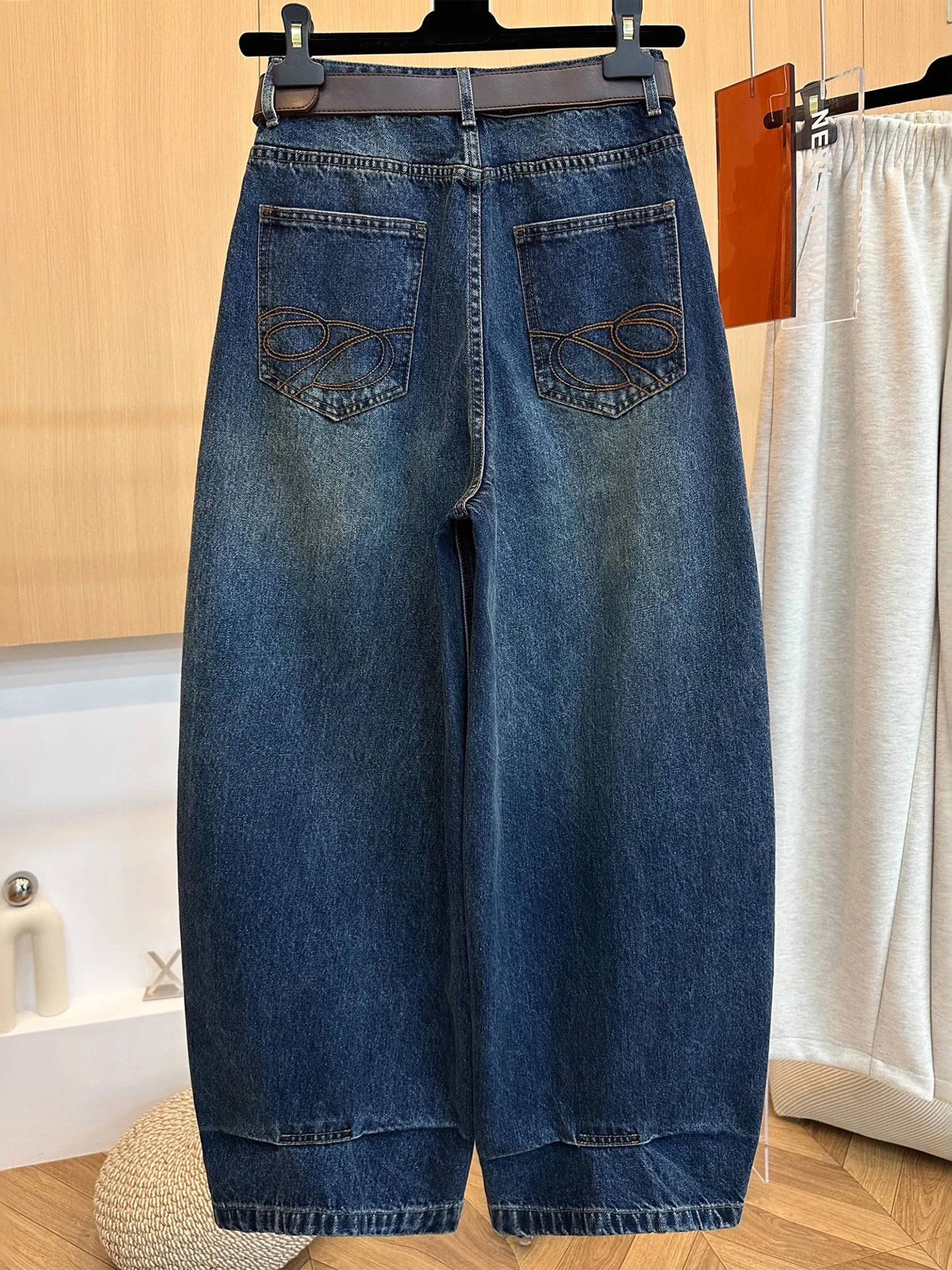 Retro Fleece Wide Leg Knife Denim Jeans Women's Spring Autumn Winter New Popular High Waist Slim Straight Leg Pants
Retro Fleece Wide Leg Knife Denim Jeans Women's Spring Autumn Winter New Popular High Waist Slim Straight Leg Pants