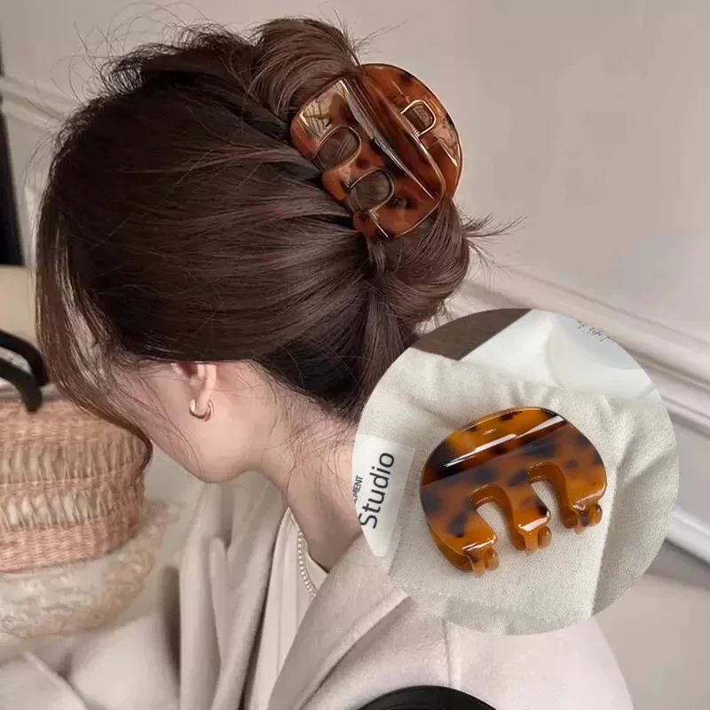 1pc Simple Fashion Medium Size Hair Claw Pumpkin Grab Clip Versatile Shark Clips Hairpin New Half-tie Hair Clip Jewelry Ornament
1pc Simple Fashion Medium Size Hair Claw Pumpkin Grab Clip Versatile Shark Clips Hairpin New Half-tie Hair Clip Jewelry Ornament
