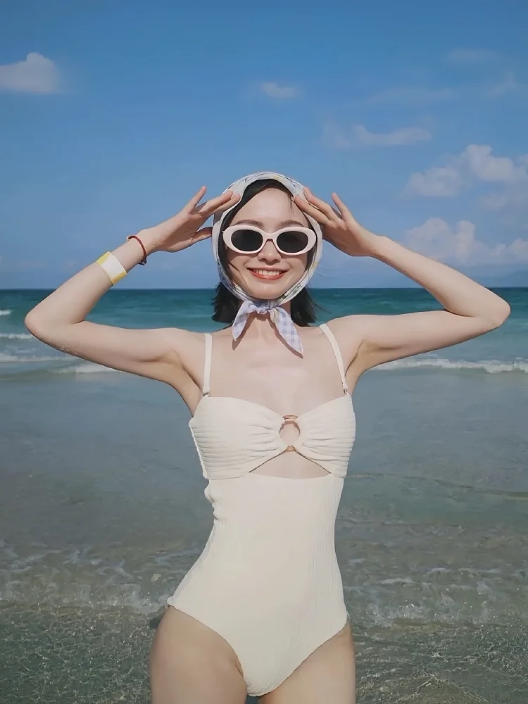 Ретро-купальник-бандо для женщин: элитный, скрывающий живот, для отдыха на термальных источниках, повседневный монокини
Ретро-купальник-бандо для женщин: элитный, скрывающий живот, для отдыха на термальных источниках, повседневный монокини