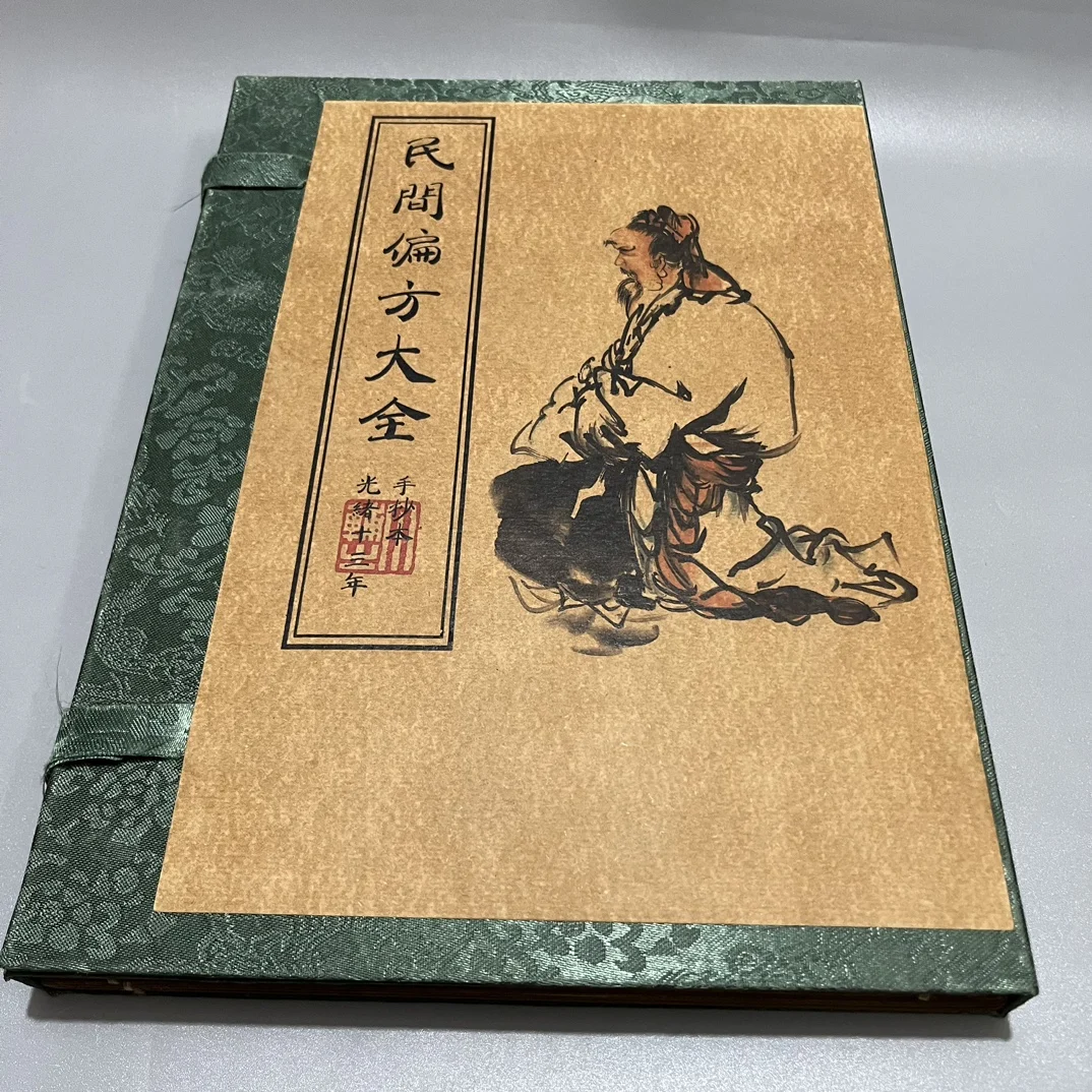 Книги по традиционной китайской медицине и географии, написано на бумаге Сюань, включая коллекции народных пособий.
Книги по традиционной китайской медицине и географии, написано на бумаге Сюань, включая коллекции народных пособий.