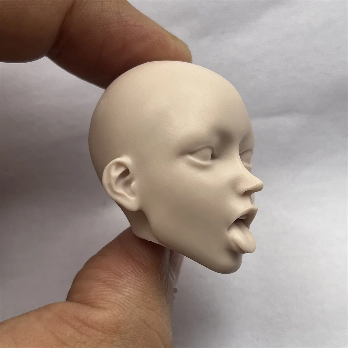 1/6Loli Girl Female Head Sculpt out tongue Cute kid Model Expression Sculpture Carving Fit 12'' Inch Action Figure
1/6Loli Girl Female Head Sculpt out tongue Cute kid Model Expression Sculpture Carving Fit 12'' Inch Action Figure