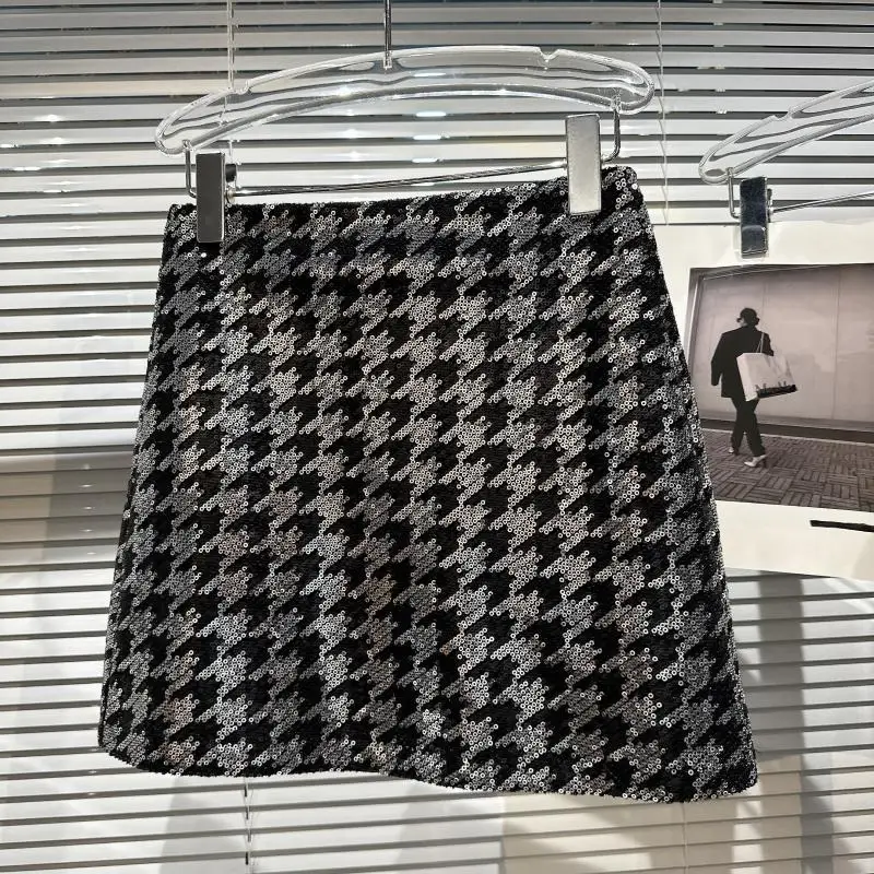New 2024 Autumn Style Chic and Shiny Bodycon Skirt with H Pattern and Sequins for Women
New 2024 Autumn Style Chic and Shiny Bodycon Skirt with H Pattern and Sequins for Women