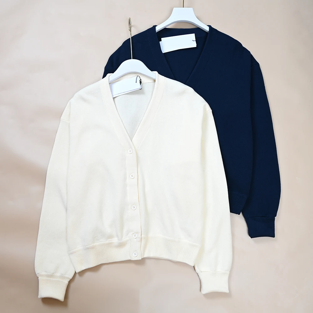 Новый осенне-зимний женский свободный вязаный кардиган с V-образным вырезом на пуговицах, с длинными рукавами до плеч, теплый, термо.
Новый осенне-зимний женский свободный вязаный кардиган с V-образным вырезом на пуговицах, с длинными рукавами до плеч, теплый, термо.