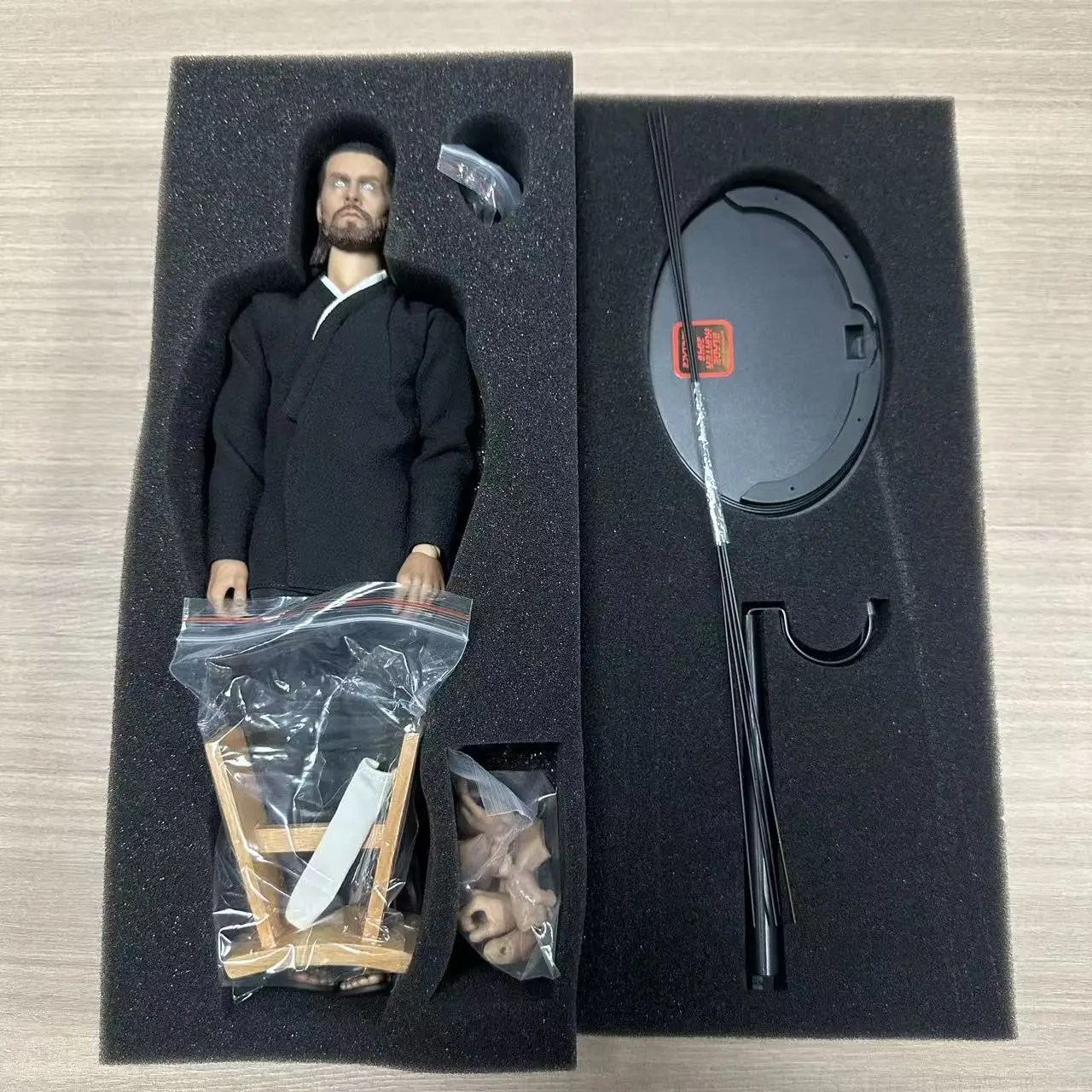 Фигурка SUPERMAD TOYS 1/6 Солдат из фильма «Бегущий по лезвию» 2046: Мастер Лето
Фигурка SUPERMAD TOYS 1/6 Солдат из фильма «Бегущий по лезвию» 2046: Мастер Лето