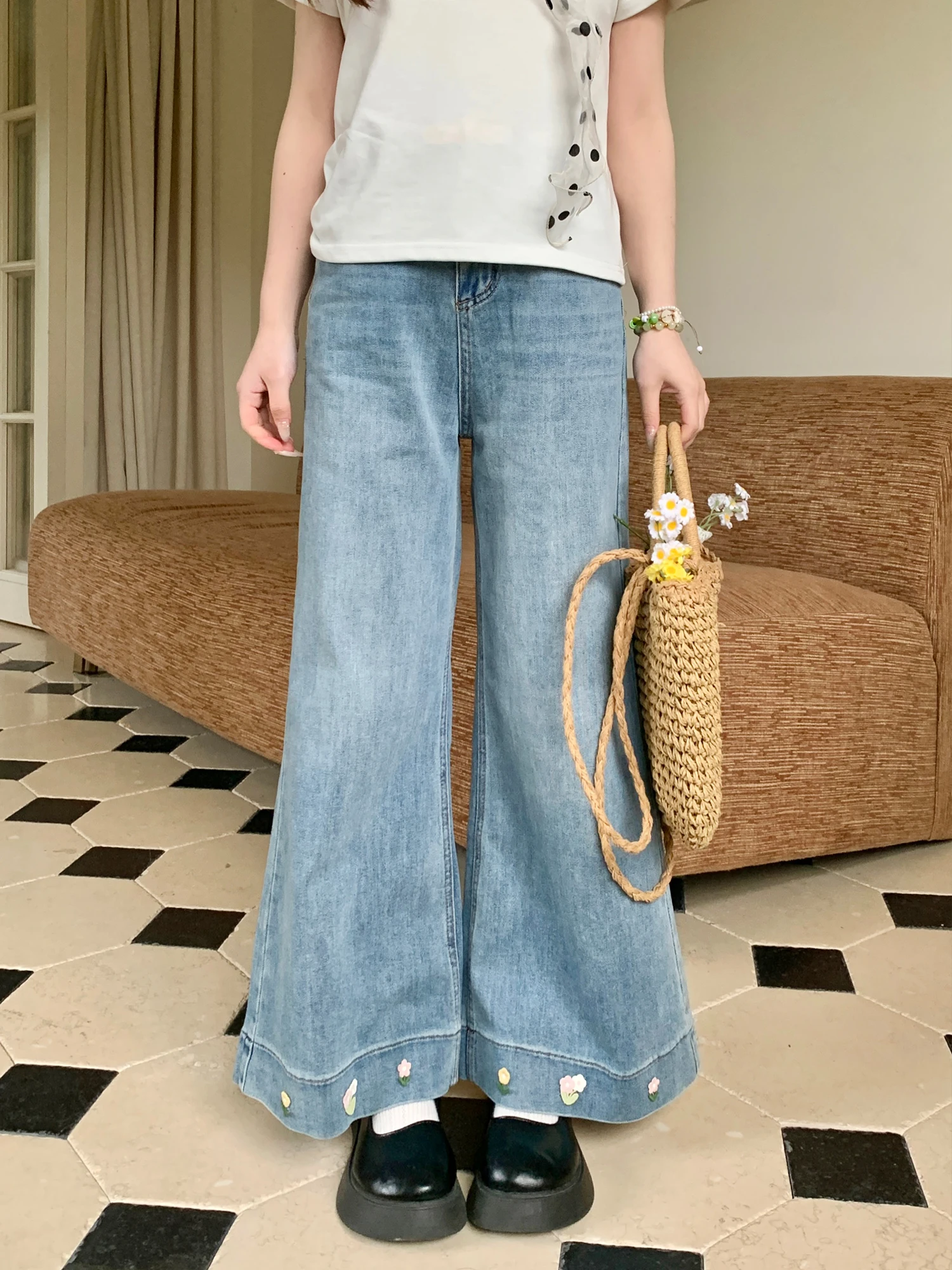 BibiBency High Waist Blue Floral Embroidery Vintage Denim Pants Women's Spring Summer Wide Leg Bell Bottoms Breathable Comfor...
BibiBency High Waist Blue Floral Embroidery Vintage Denim Pants Women's Spring Summer Wide Leg Bell Bottoms Breathable Comfor...