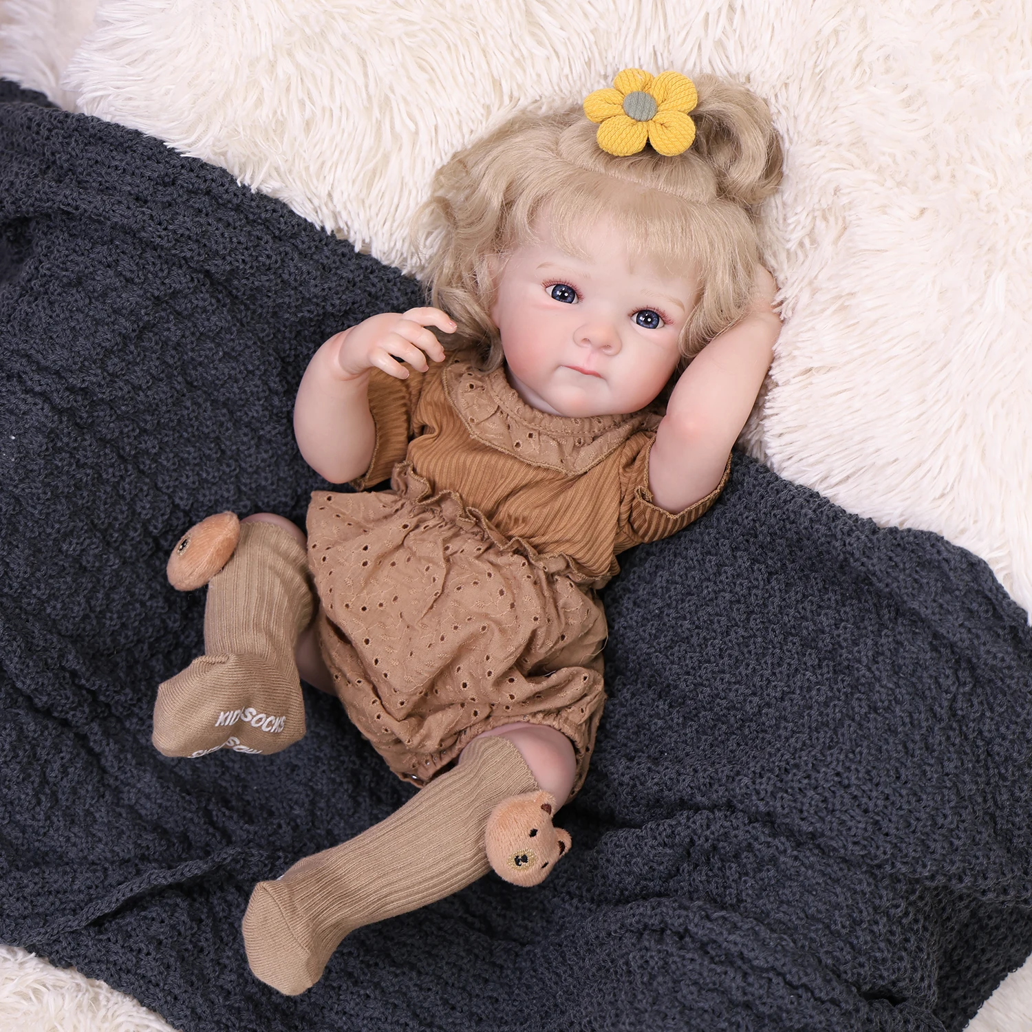 KEIUMI 18 Inch Soft Touch Reborn Baby with 3D Skin Newborn Lifelike Doll Hand Root Hair Multiple Layers Painting Beautiful Toy
KEIUMI 18 Inch Soft Touch Reborn Baby with 3D Skin Newborn Lifelike Doll Hand Root Hair Multiple Layers Painting Beautiful Toy