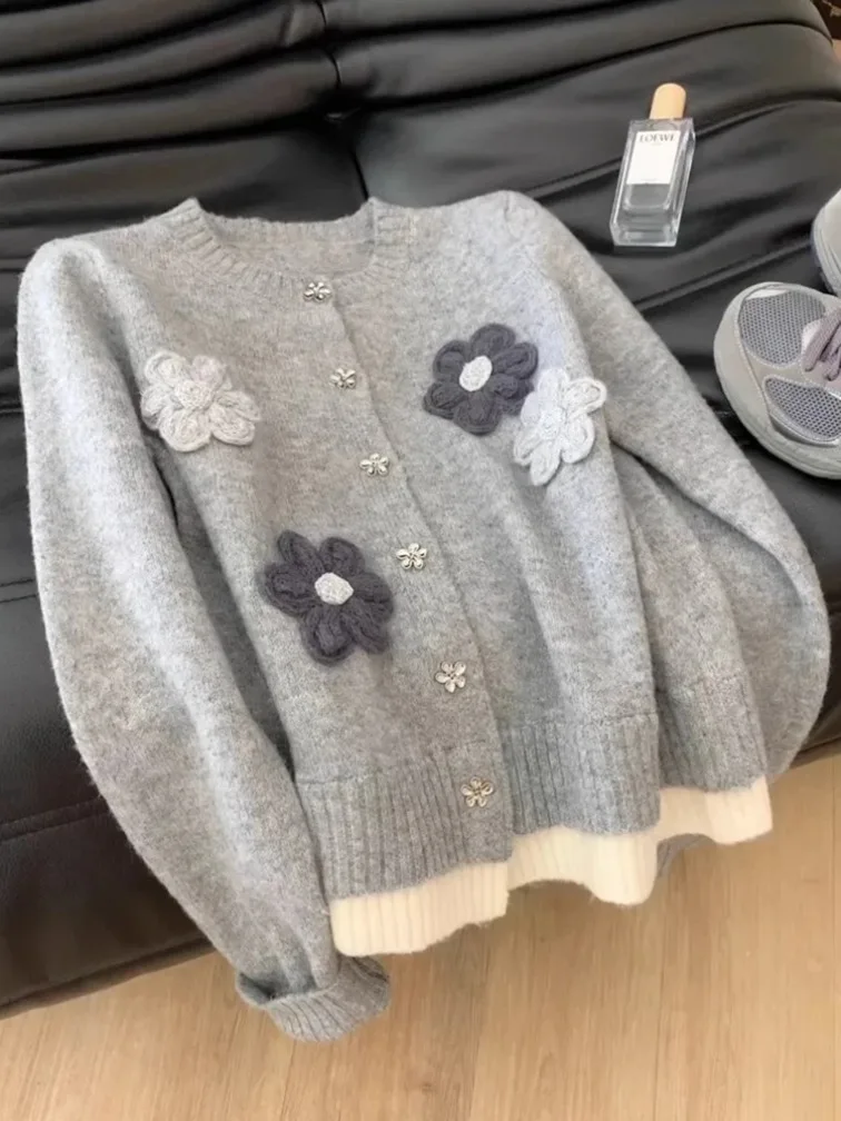 Cardigan Sweaters Women Vintage 3D Floral Gray Sweet Loose Knitted Jackets Korean Patchwork Elegant Buttons Lady Casual Top
Cardigan Sweaters Women Vintage 3D Floral Gray Sweet Loose Knitted Jackets Korean Patchwork Elegant Buttons Lady Casual Top