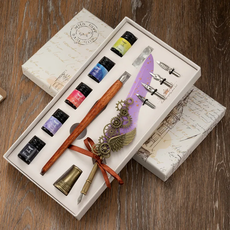 Vintage Wooden Dip Pens Kits 5 Colors Ink Calligraphy Feather Pens Birthday Gift Box 4 Nibs Metal Gear Mechanical wind
Vintage Wooden Dip Pens Kits 5 Colors Ink Calligraphy Feather Pens Birthday Gift Box 4 Nibs Metal Gear Mechanical wind