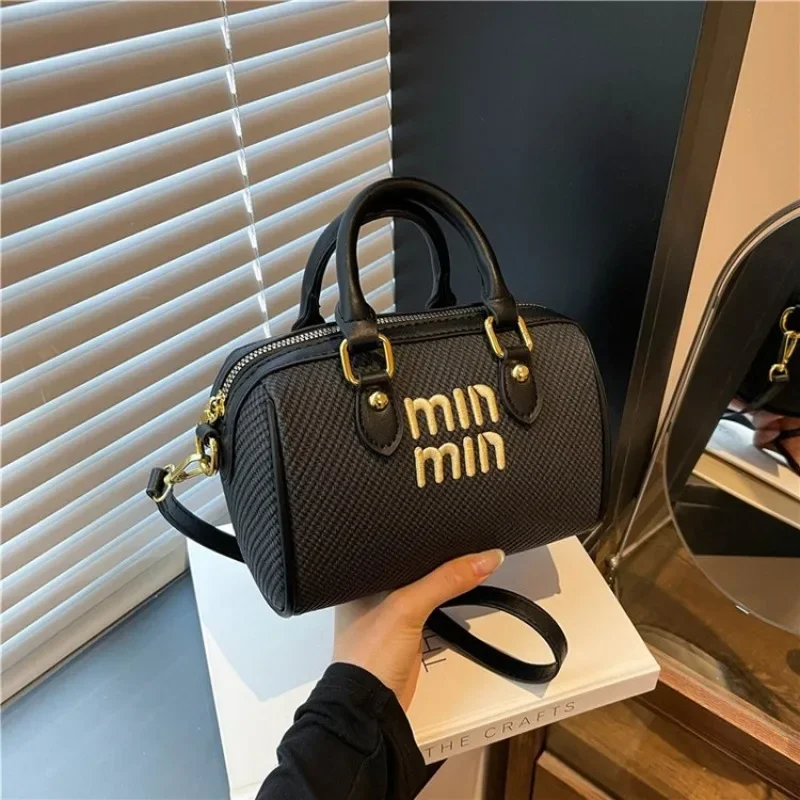 Chic High-End Textured Diaper Bag For Women Trendy Leather Crossbody Handbag Designer Elegant Retro Shoulder Tote Large Capacity
Chic High-End Textured Diaper Bag For Women Trendy Leather Crossbody Handbag Designer Elegant Retro Shoulder Tote Large Capacity