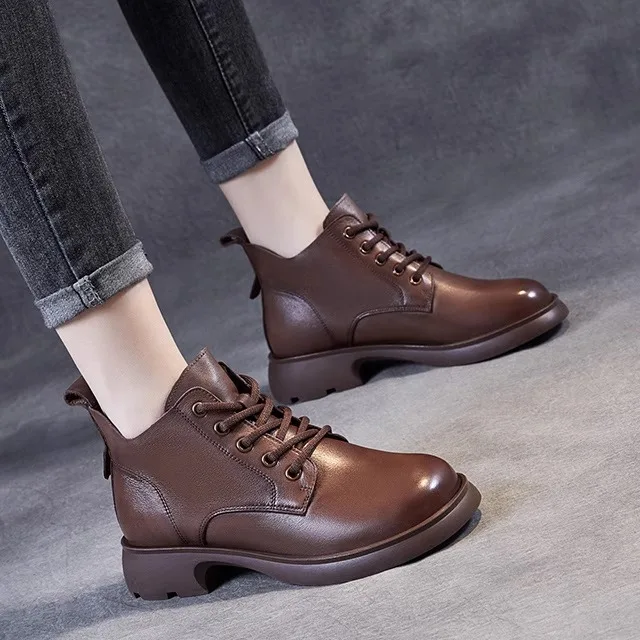 British Style Boots Women's V-Notch Short Booties New Lace-Up Ankle Slim Fit Leather Boots High Top round Toe mid Heel
British Style Boots Women's V-Notch Short Booties New Lace-Up Ankle Slim Fit Leather Boots High Top round Toe mid Heel