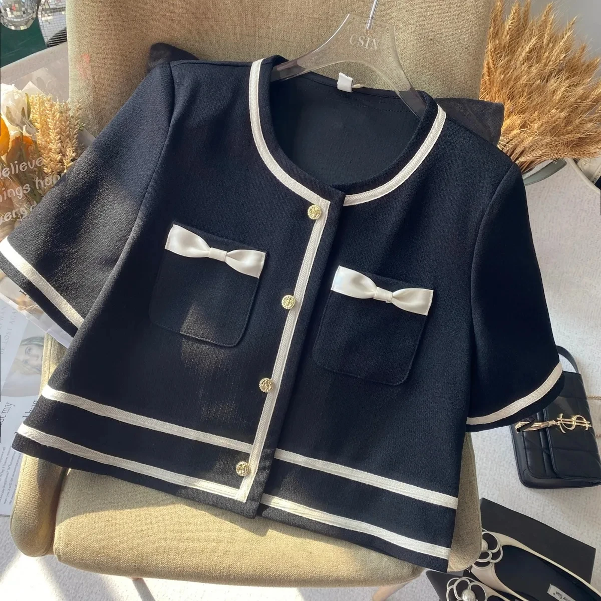 Apricot Black Bow Fragrant Short Sleeve Top Coat Women's 2026 Summer New Western Round Neck Jacket
Apricot Black Bow Fragrant Short Sleeve Top Coat Women's 2026 Summer New Western Round Neck Jacket