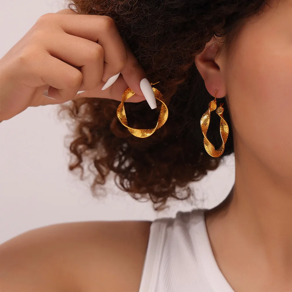 New European and American Personality Ribbon Twist Design Earrings Luxury Gold Plated Titanium Earrings Jewelry
New European and American Personality Ribbon Twist Design Earrings Luxury Gold Plated Titanium Earrings Jewelry