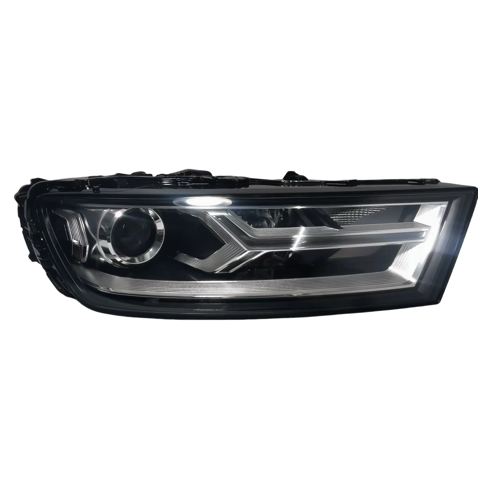 Suitable for Audi Q7 Xenon headlight 2016-2019 high-quality headlight lighting system US version 4M0941043, 4M0941044
Suitable for Audi Q7 Xenon headlight 2016-2019 high-quality headlight lighting system US version 4M0941043, 4M0941044