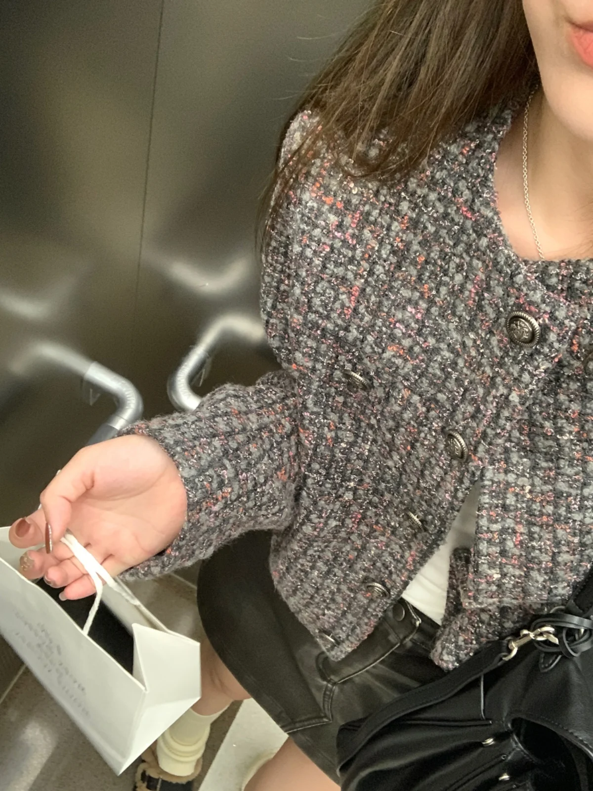 Asheronline Grey Portrait Short Knitted Woolen Coat Elegant Chic Style Women's Fashion Autumn 2024 Straight Cut Long Sleeve
Asheronline Grey Portrait Short Knitted Woolen Coat Elegant Chic Style Women's Fashion Autumn 2024 Straight Cut Long Sleeve