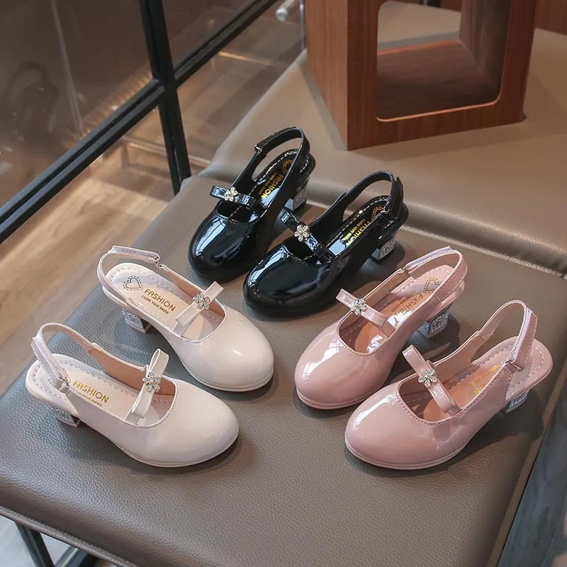 Girls Strappy Leather Shoes with Floral Bow 2026 New Summer Toddler High Heels Sandals Non-slip Classic Princess Party Mary Jane
Girls Strappy Leather Shoes with Floral Bow 2026 New Summer Toddler High Heels Sandals Non-slip Classic Princess Party Mary Jane