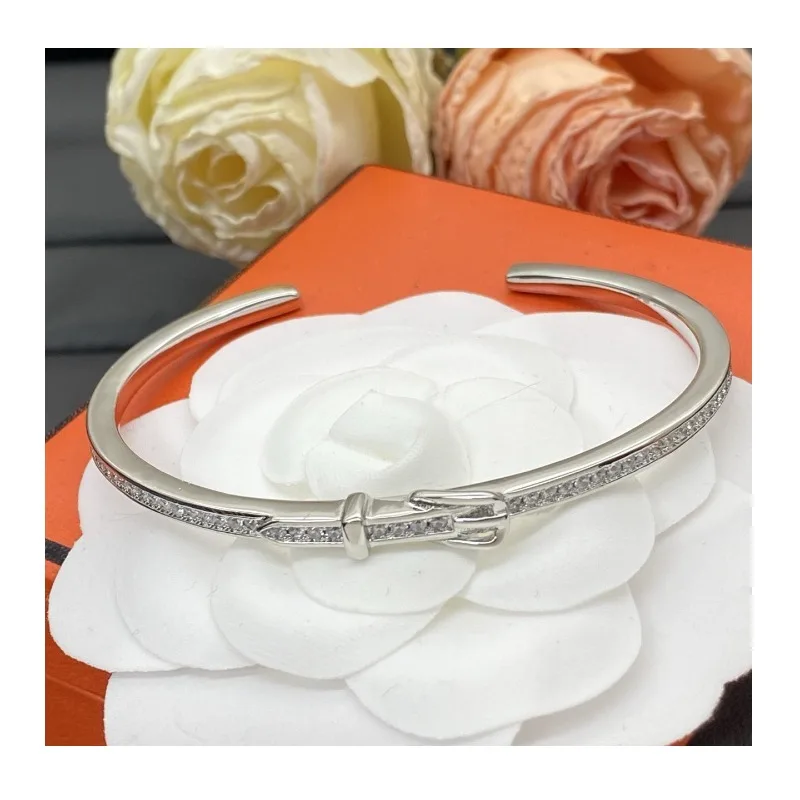 Full Diamond Bracelet Alphabet Light Luxury Niche Bracelet Women's Versatile Fashion Trend High Edition Seiko Bracelet
Full Diamond Bracelet Alphabet Light Luxury Niche Bracelet Women's Versatile Fashion Trend High Edition Seiko Bracelet