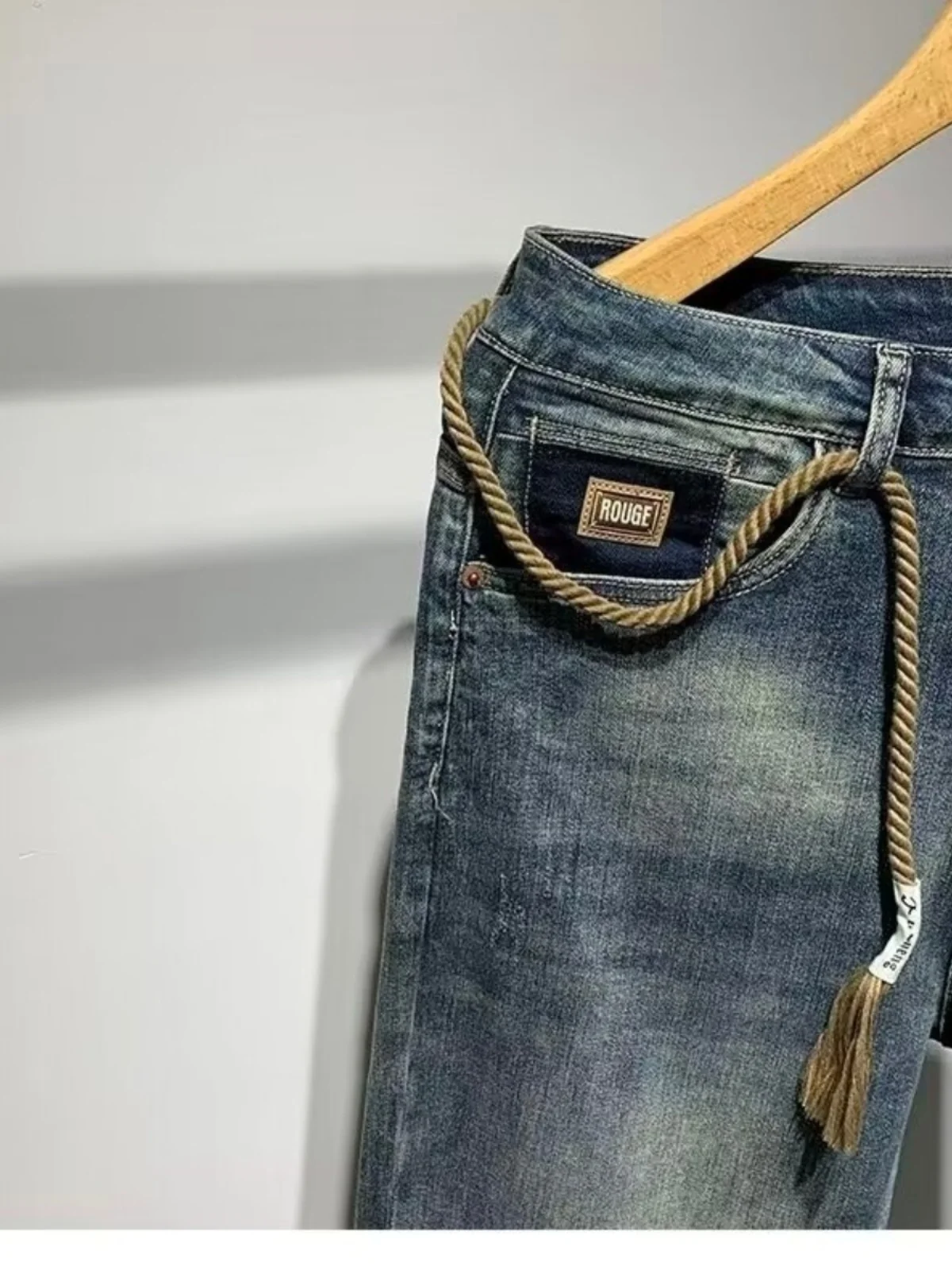 Американские повседневные джинсы, мужские джинсовые свободные прямые брюки с микроконусом в стиле ретро, осенне-зимняя уличная одежда
Американские повседневные джинсы, мужские джинсовые свободные прямые брюки с микроконусом в стиле ретро, осенне-зимняя уличная одежда