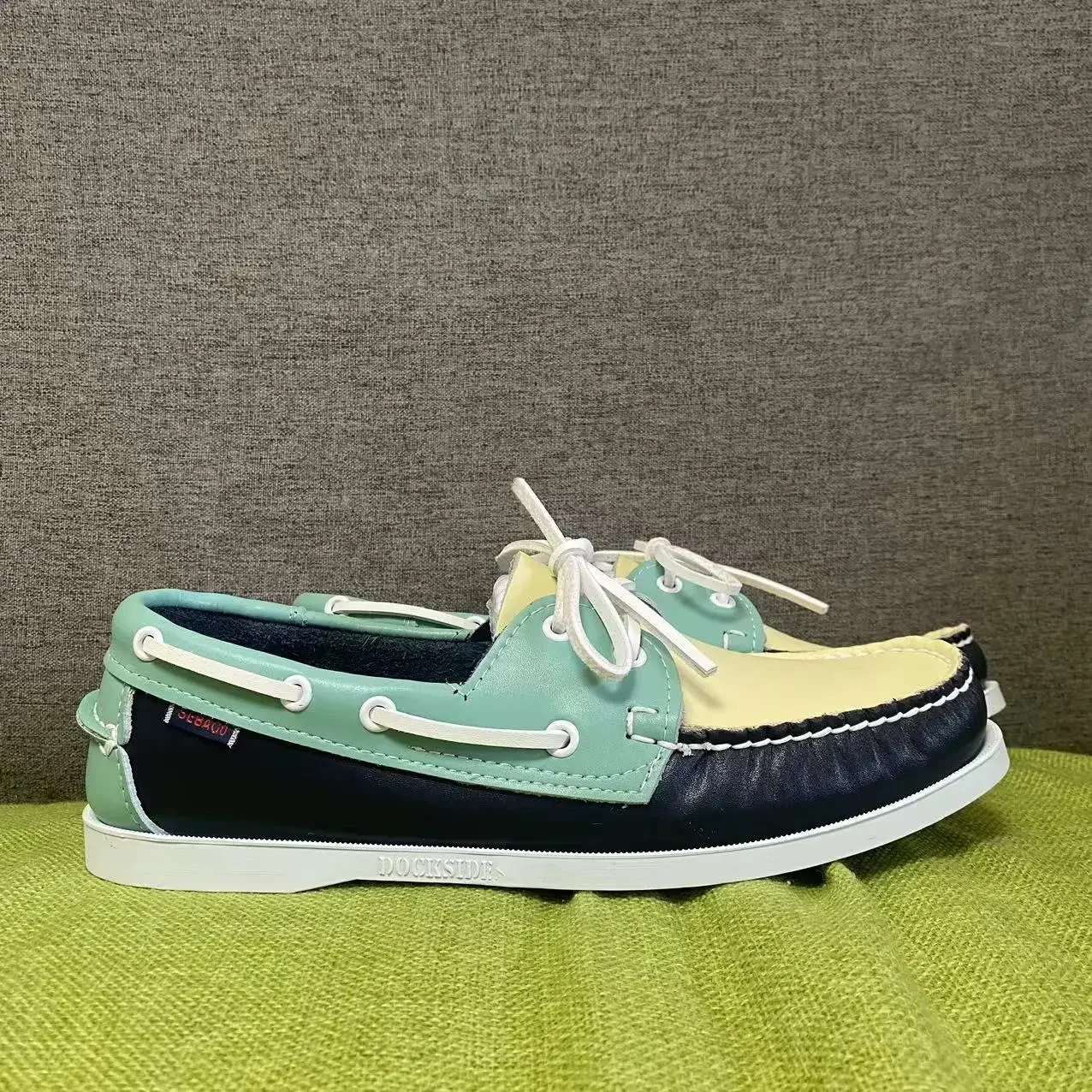 Men Authentic Docksides Shoes - Premium Genuine Leather Moc Toe Lace Up Boat Shoes AV657
Men Authentic Docksides Shoes - Premium Genuine Leather Moc Toe Lace Up Boat Shoes AV657