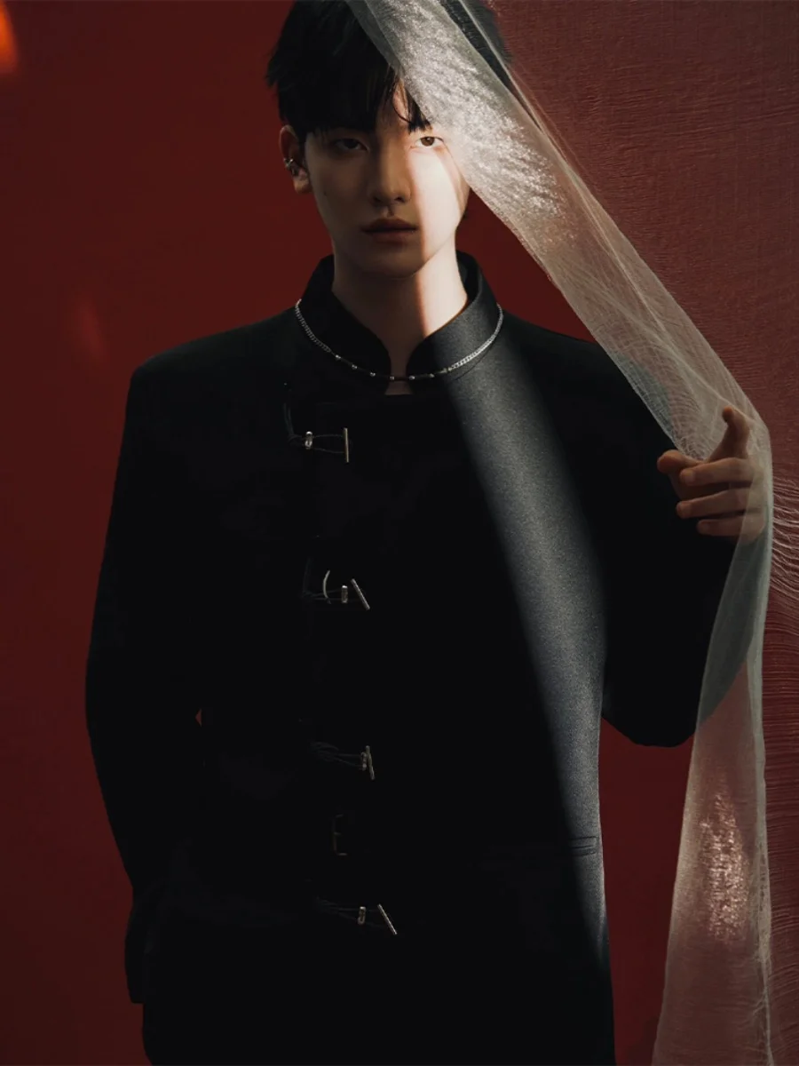 New Chinese Sle Men's Suit Jaet oulder Pads Youthful Trendy Design Casual Long Sve Stand Collar Button up Outerwear
New Chinese Sle Men's Suit Jaet oulder Pads Youthful Trendy Design Casual Long Sve Stand Collar Button up Outerwear